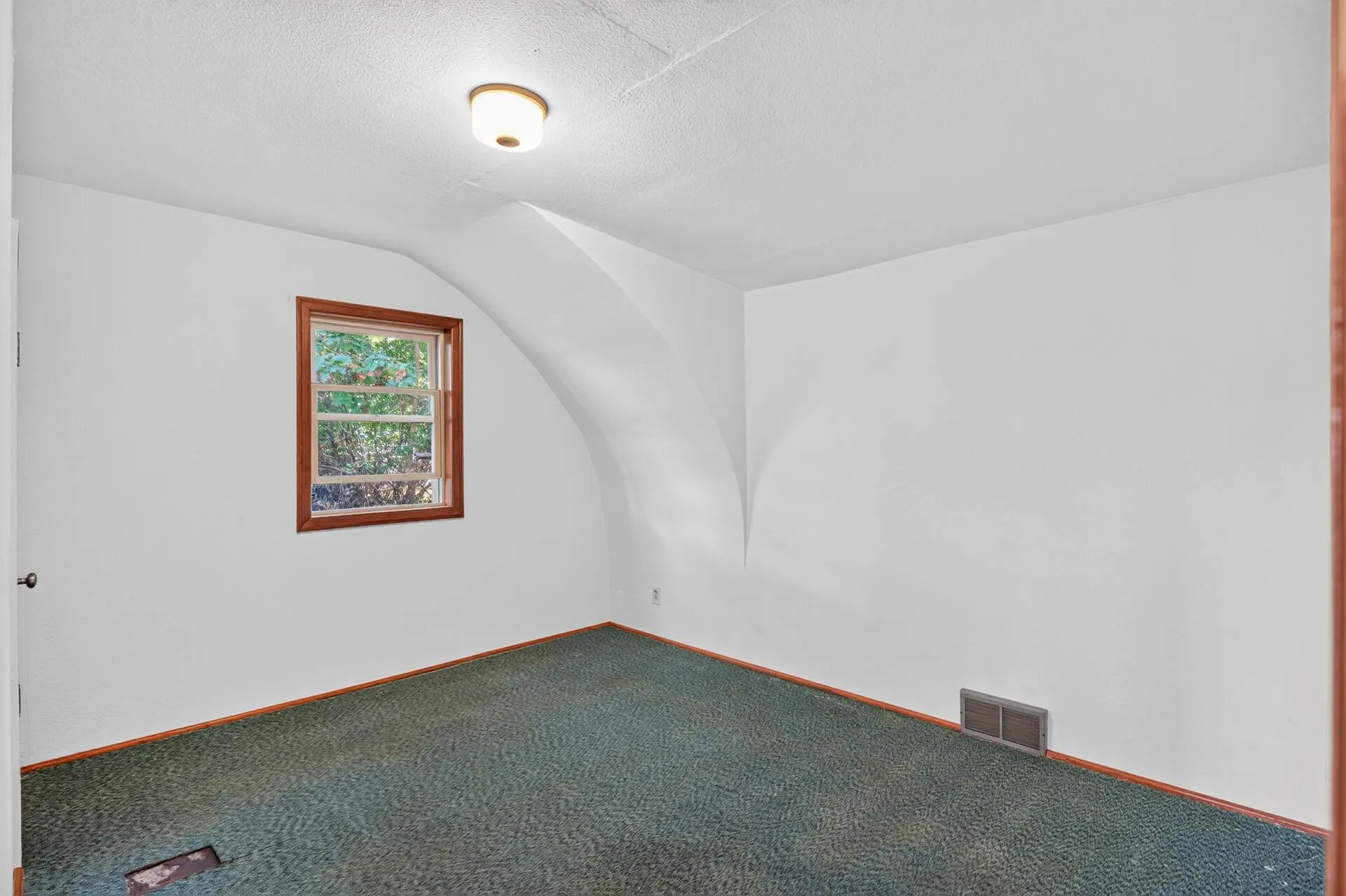 Photo 5 of 1046 Felix Street