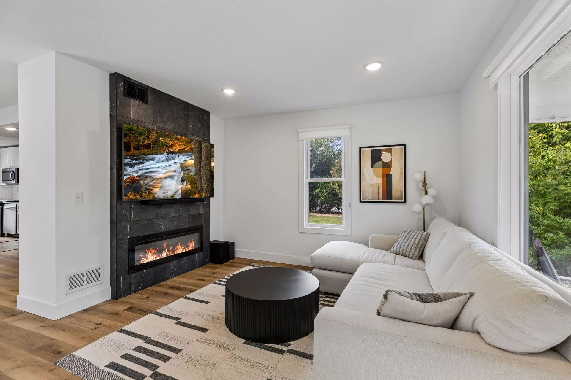 Photo 4 of 704 7th S Avenue