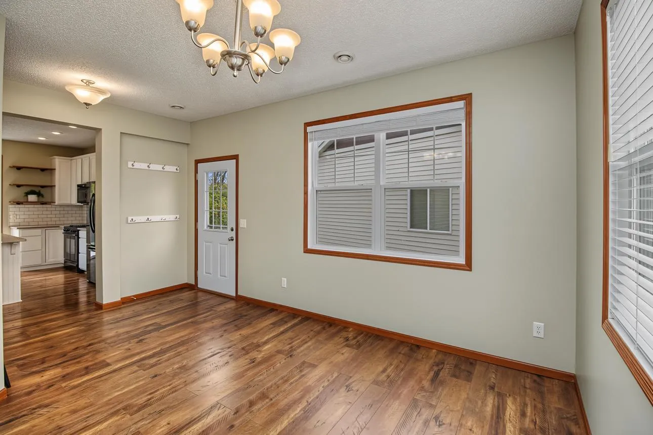 Photo 5 of 560 Ravencroft Road