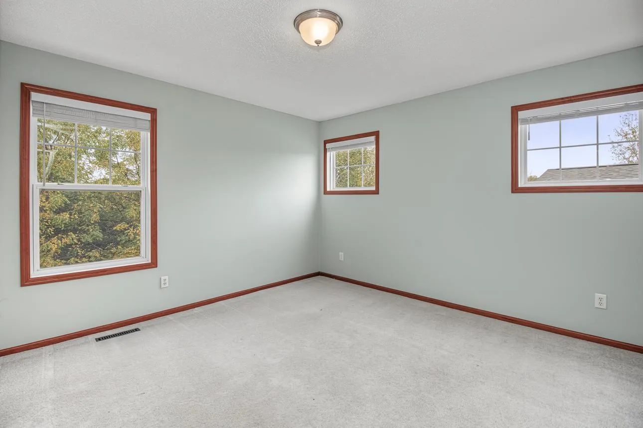 Photo 33 of 560 Ravencroft Road