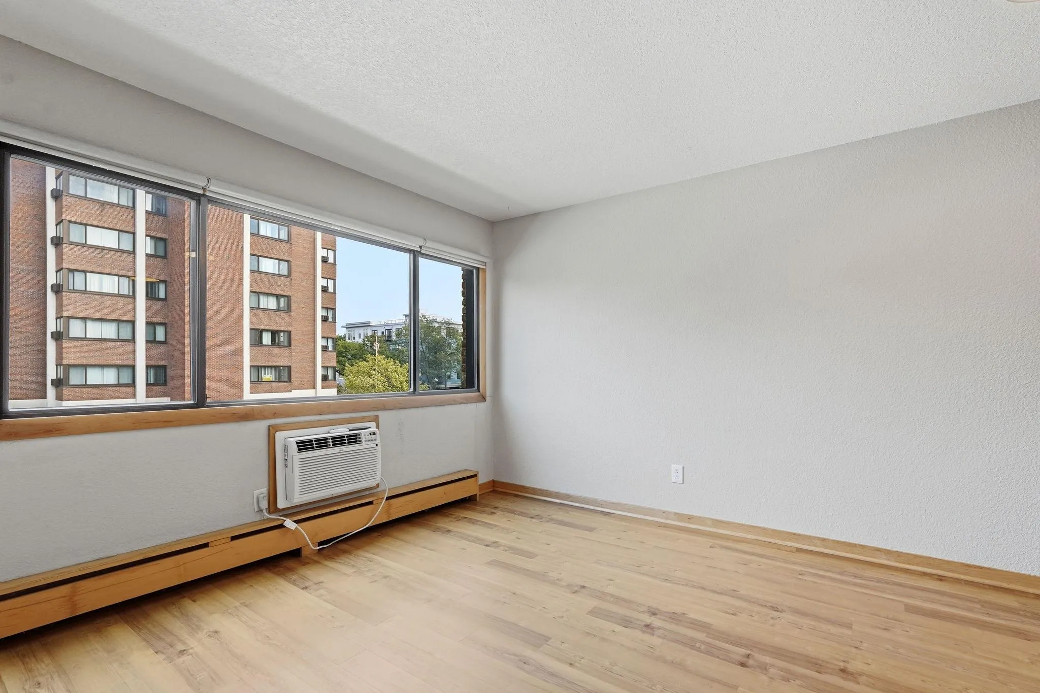 Photo 10 of 2532 1st S Avenue Unit S301