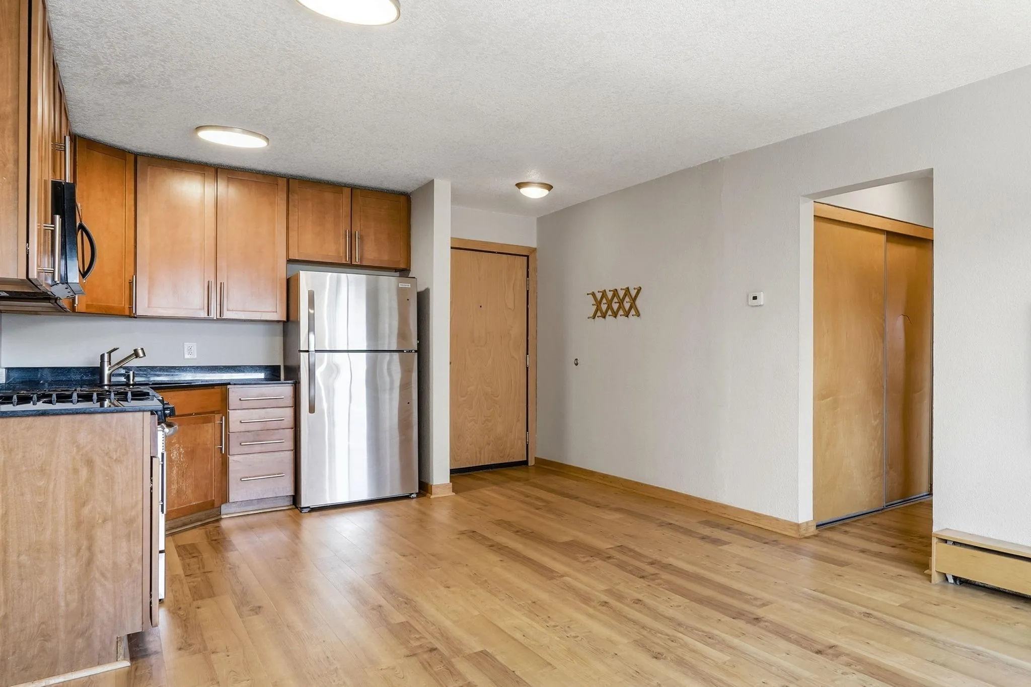 Photo 6 of 2532 1st S Avenue Unit S301