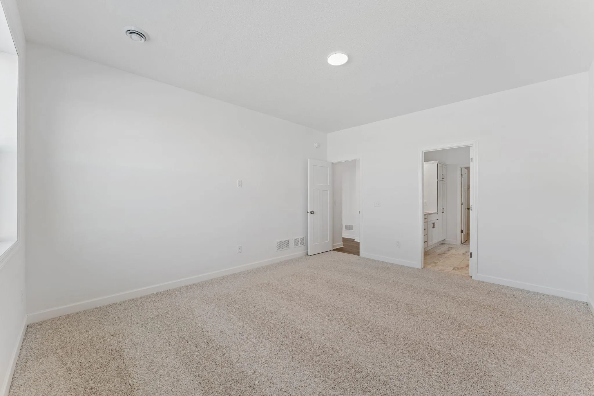 Photo 11 of 2194 Traverse Drive