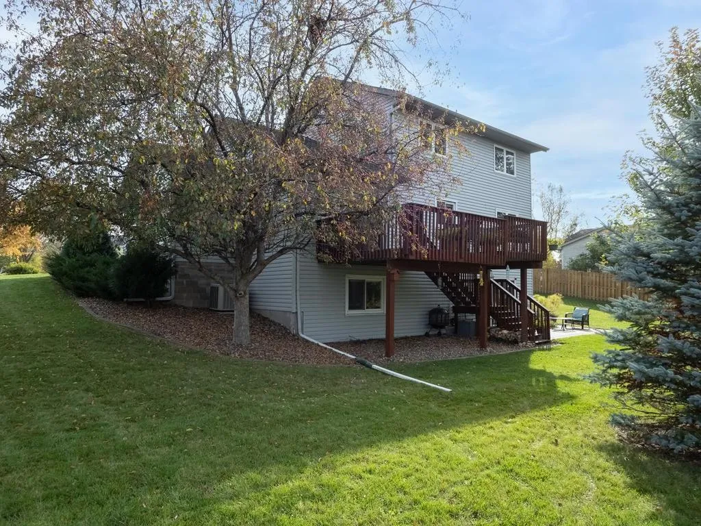 Photo 3 of 15601 Claret W Avenue