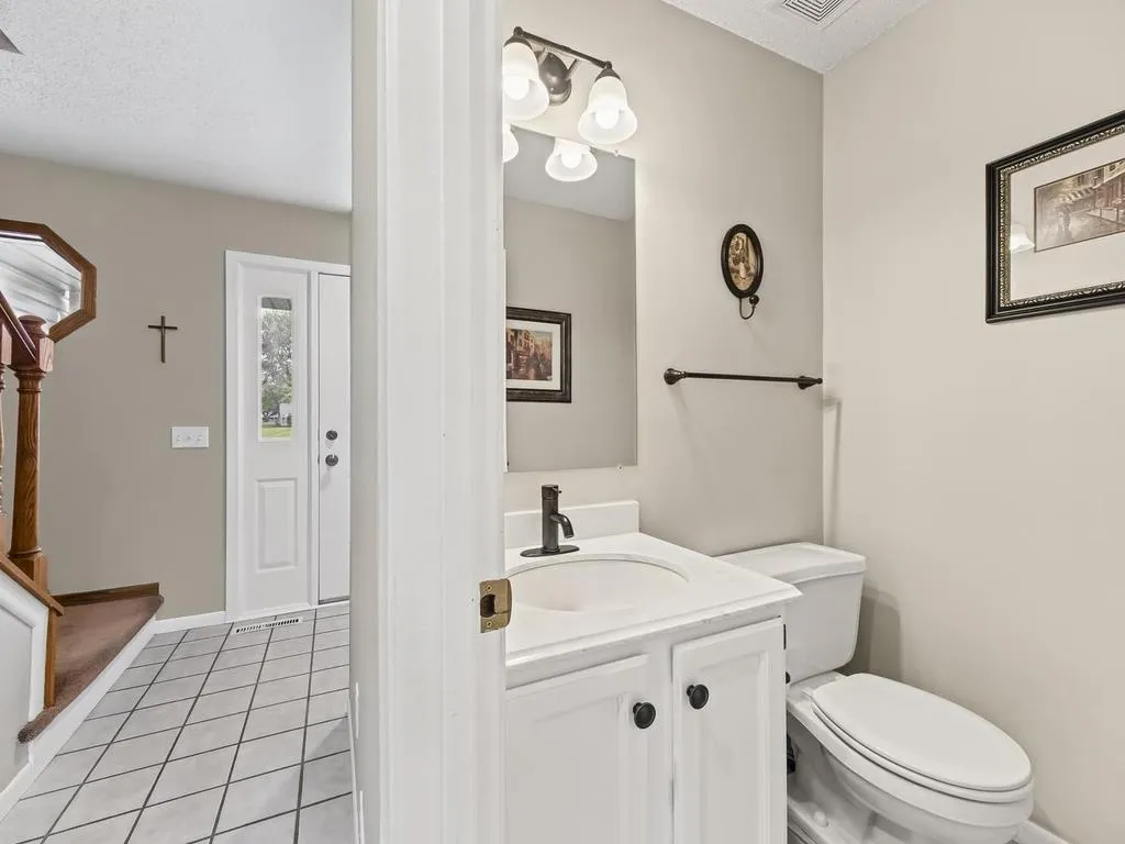 Photo 20 of 15601 Claret W Avenue