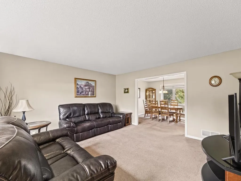 Photo 11 of 15601 Claret W Avenue