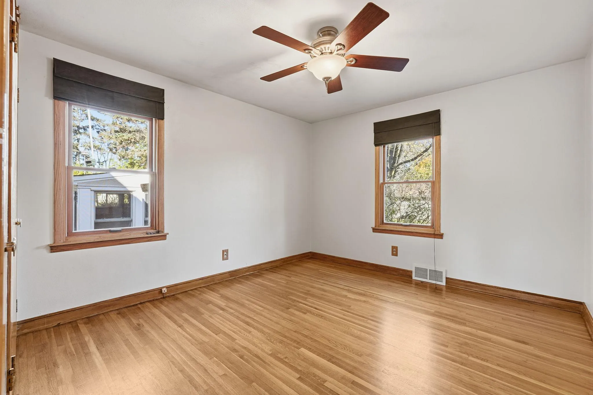 Photo 18 of 515 Roselawn E Avenue