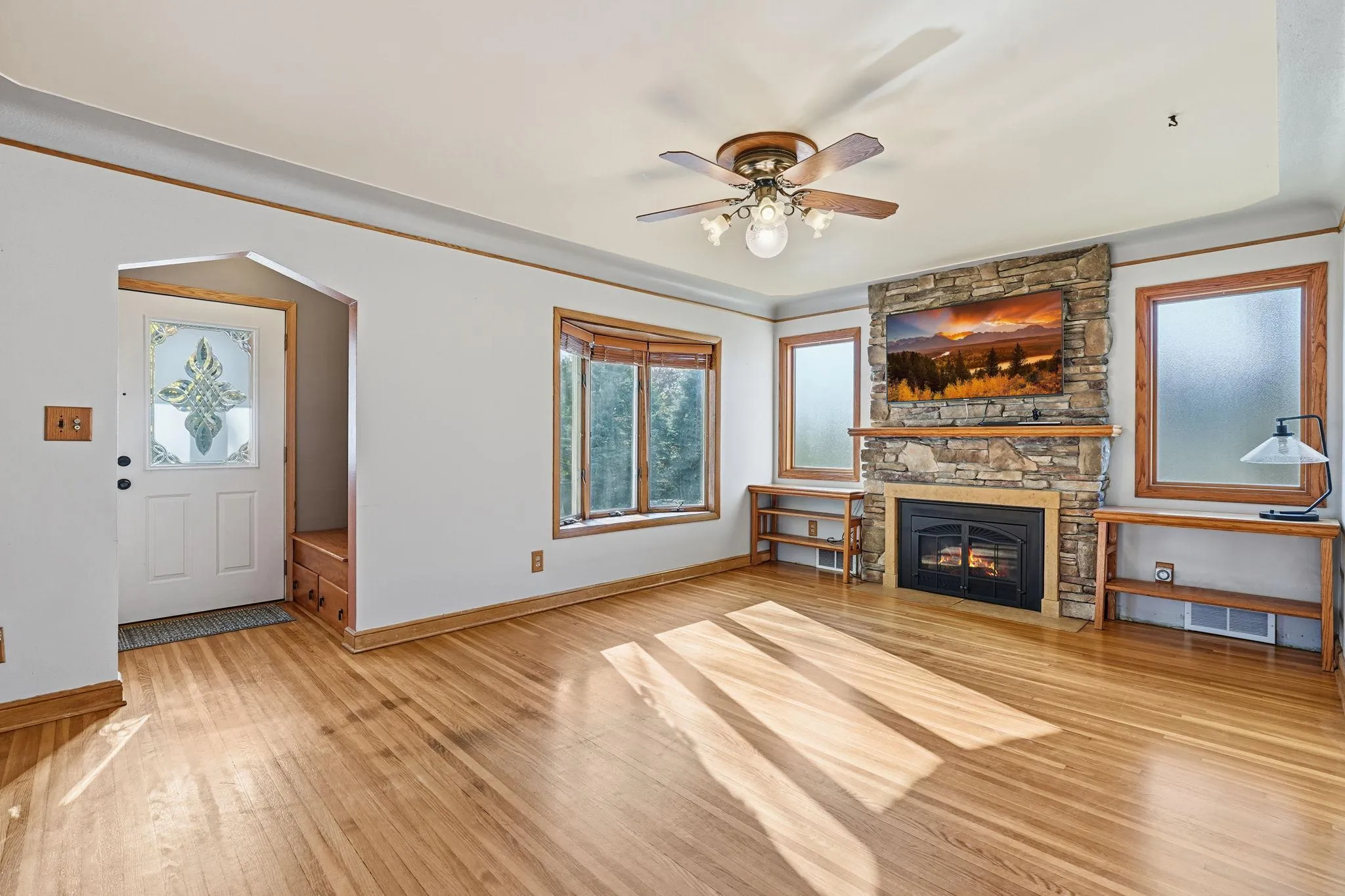 Photo 5 of 515 Roselawn E Avenue