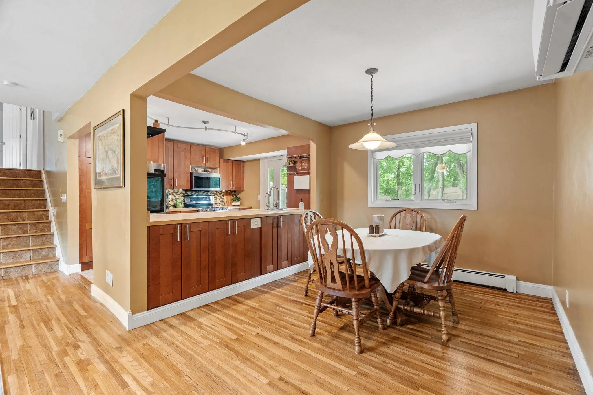 Photo 4 of 2216 E 114th Street