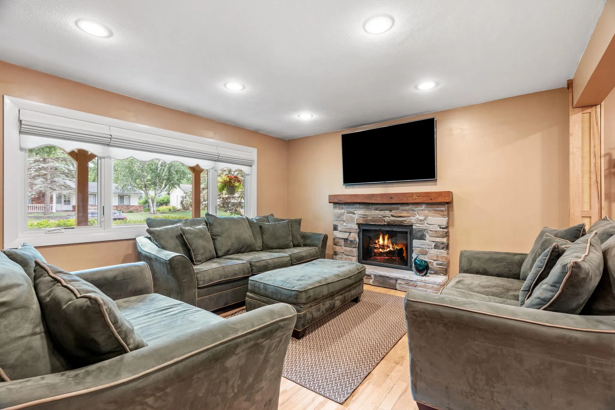 Photo 13 of 2216 E 114th Street