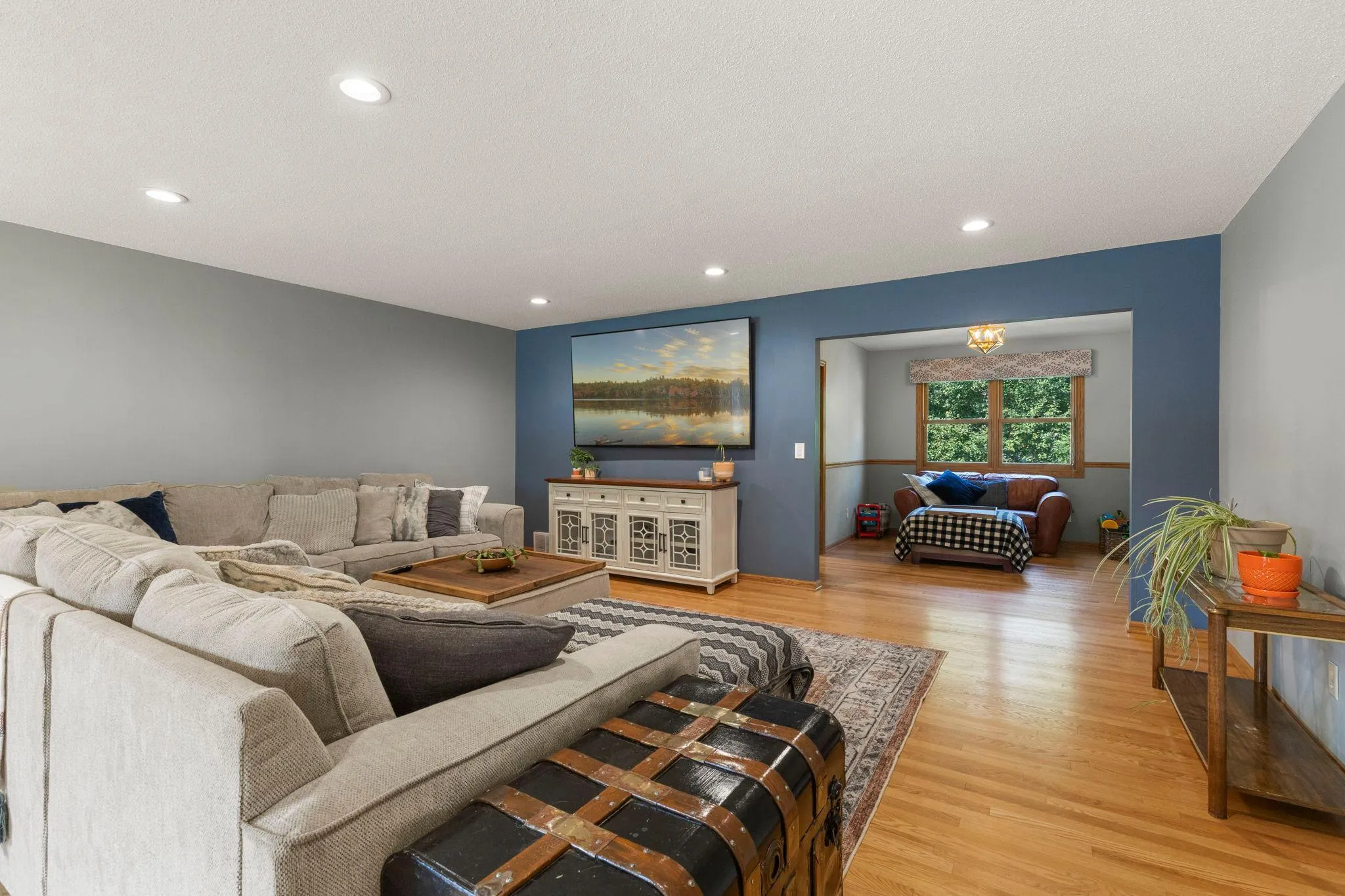 Photo 11 of 4517 Orchard N Avenue
