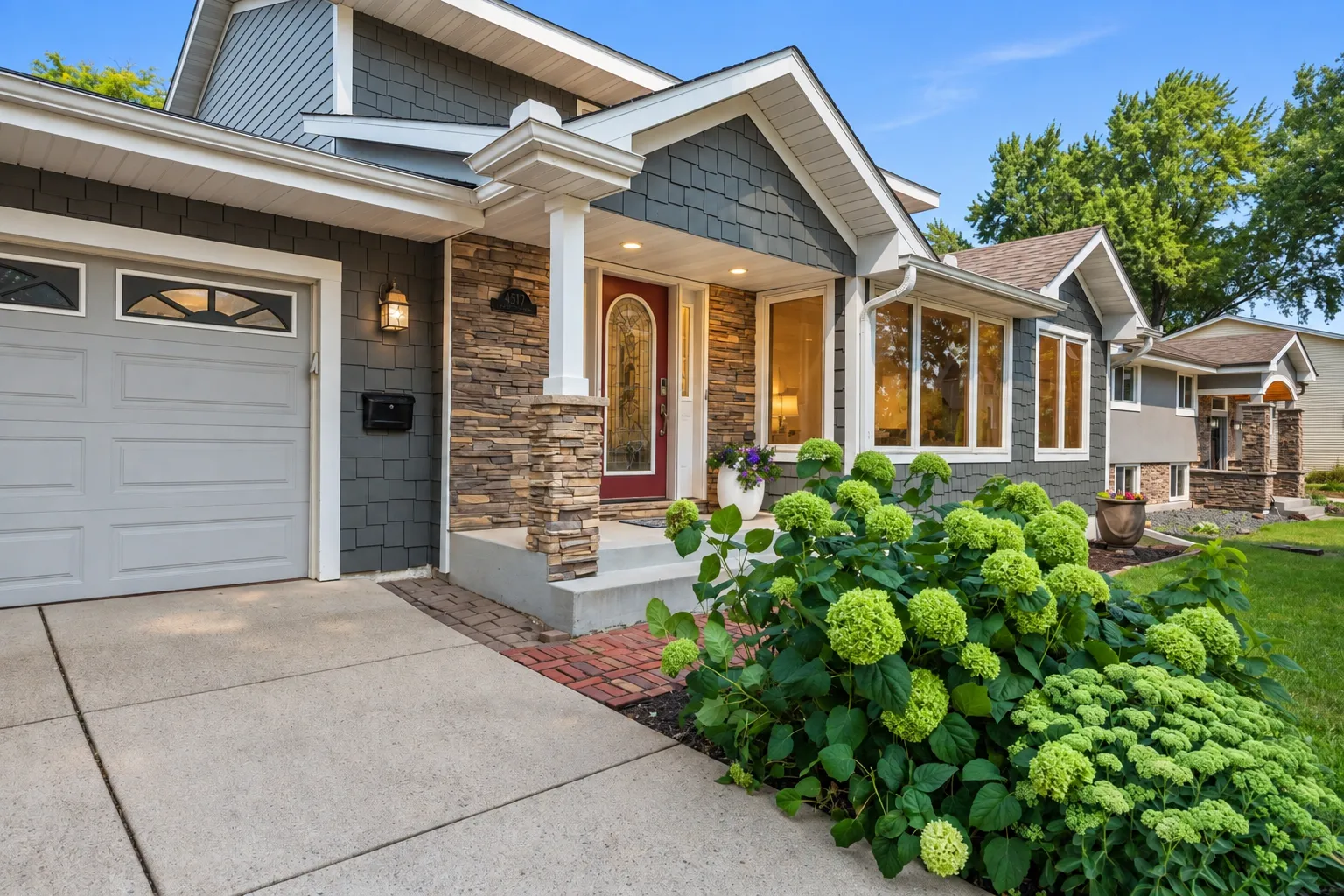 Photo 4 of 4517 Orchard N Avenue