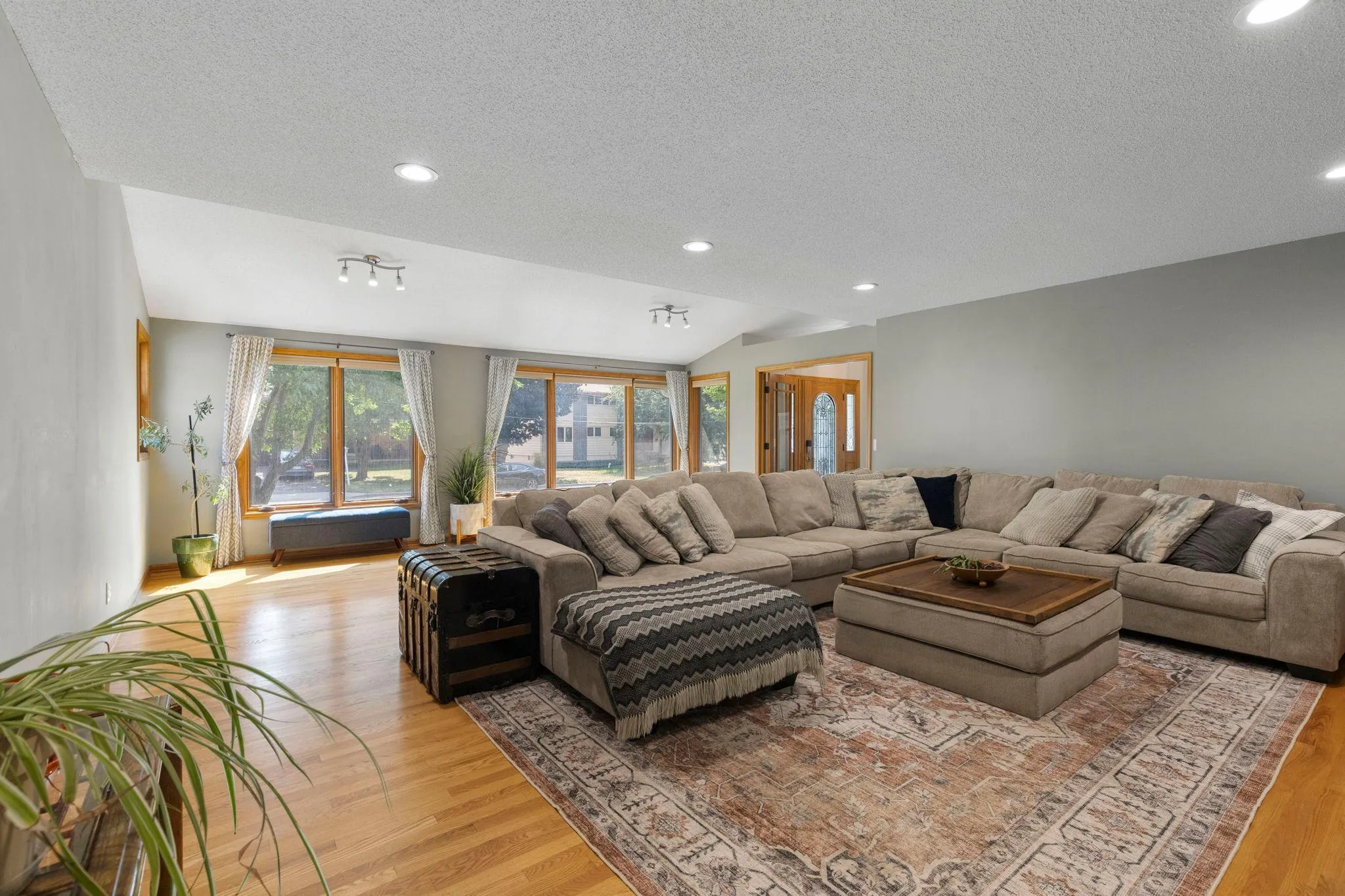 Photo 8 of 4517 Orchard N Avenue