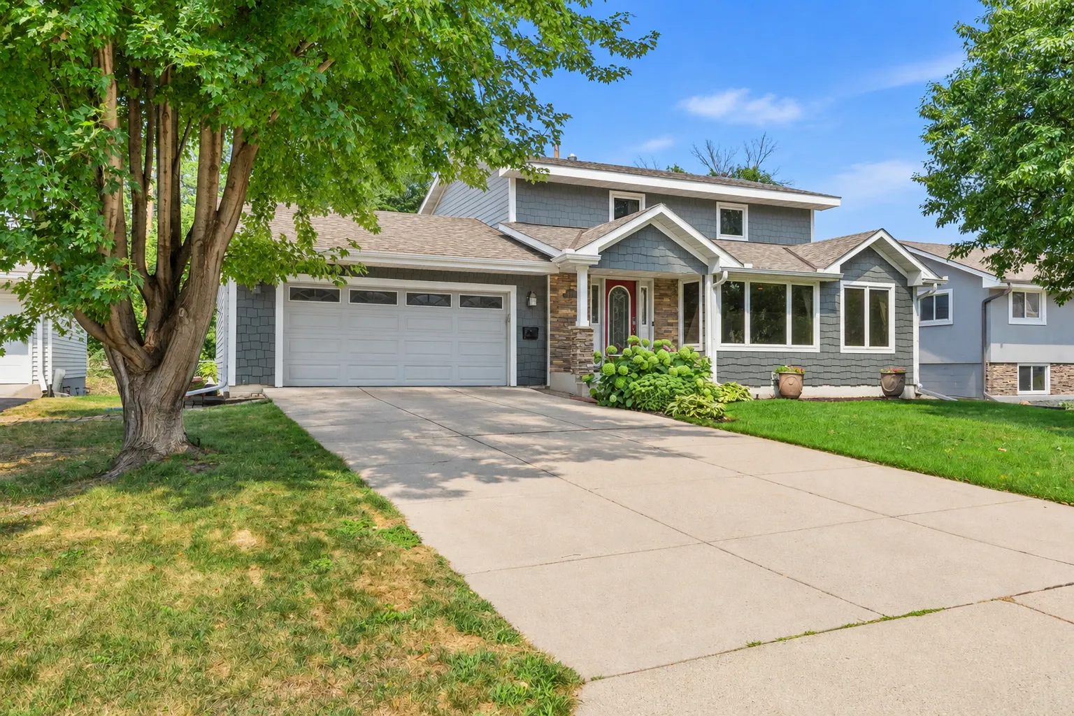 Photo 3 of 4517 Orchard N Avenue