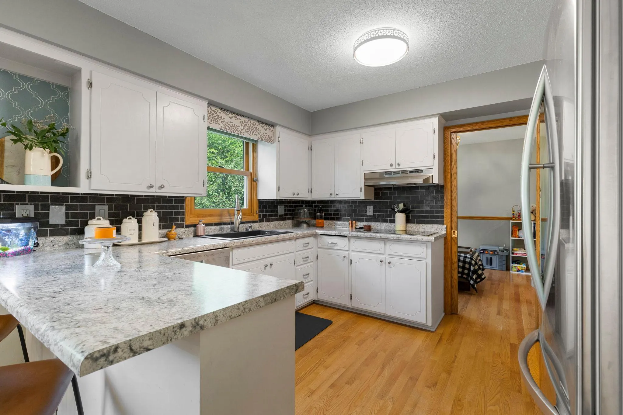 Photo 16 of 4517 Orchard N Avenue