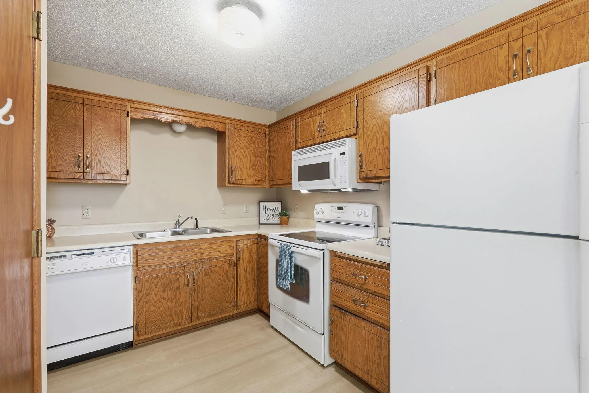 Photo 11 of 706 Ridge Se Drive