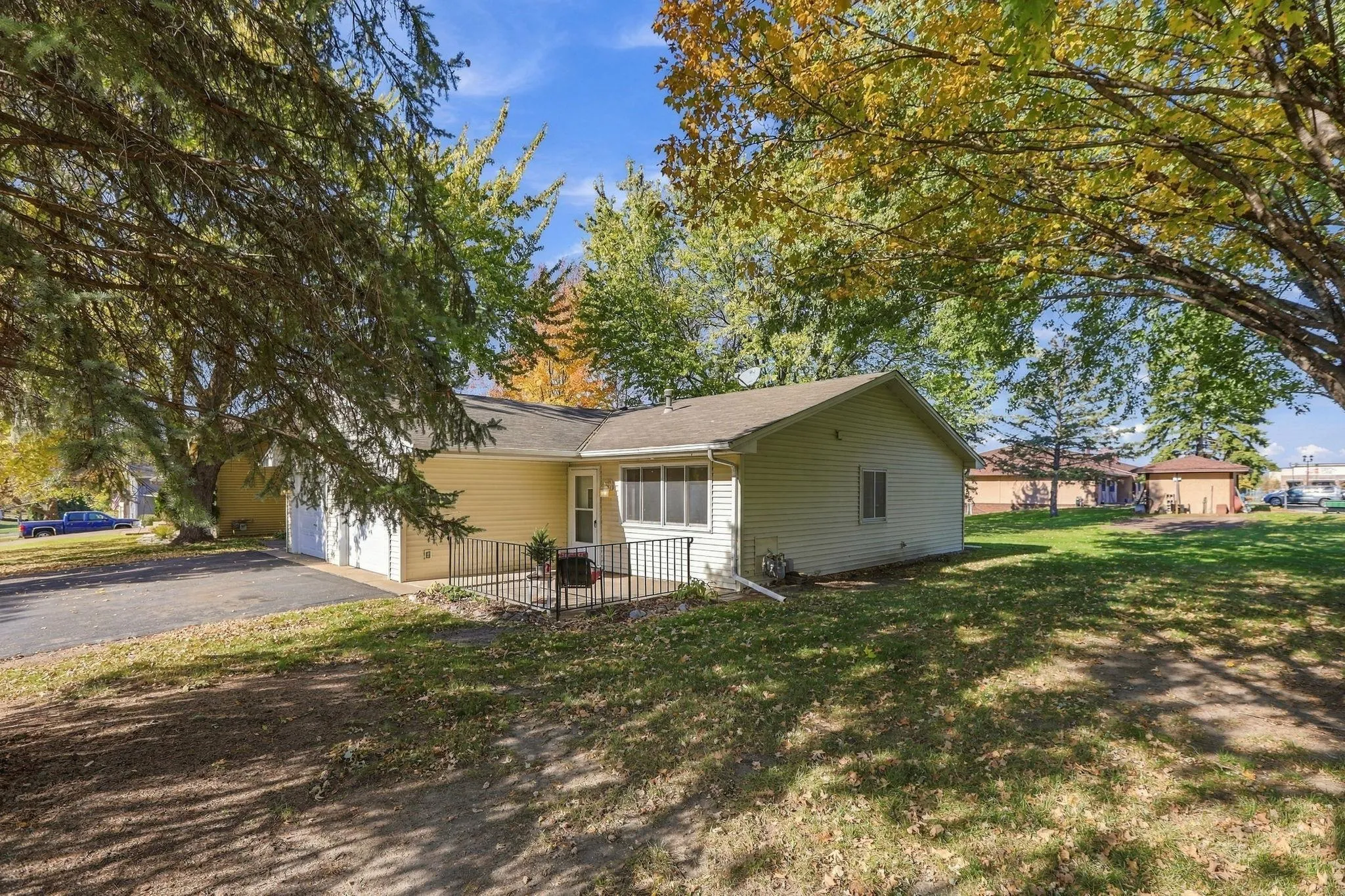 Photo 10 of 706 Ridge Se Drive