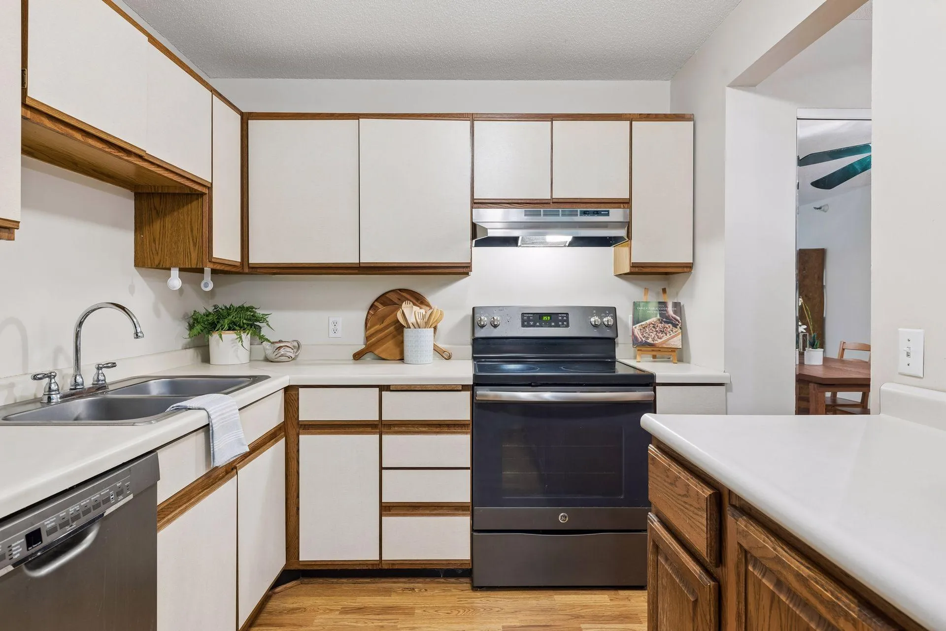 Photo 16 of 4151 Boone N Avenue Unit 106