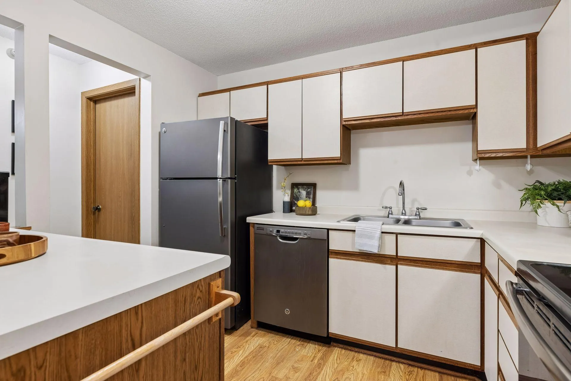 Photo 15 of 4151 Boone N Avenue Unit 106