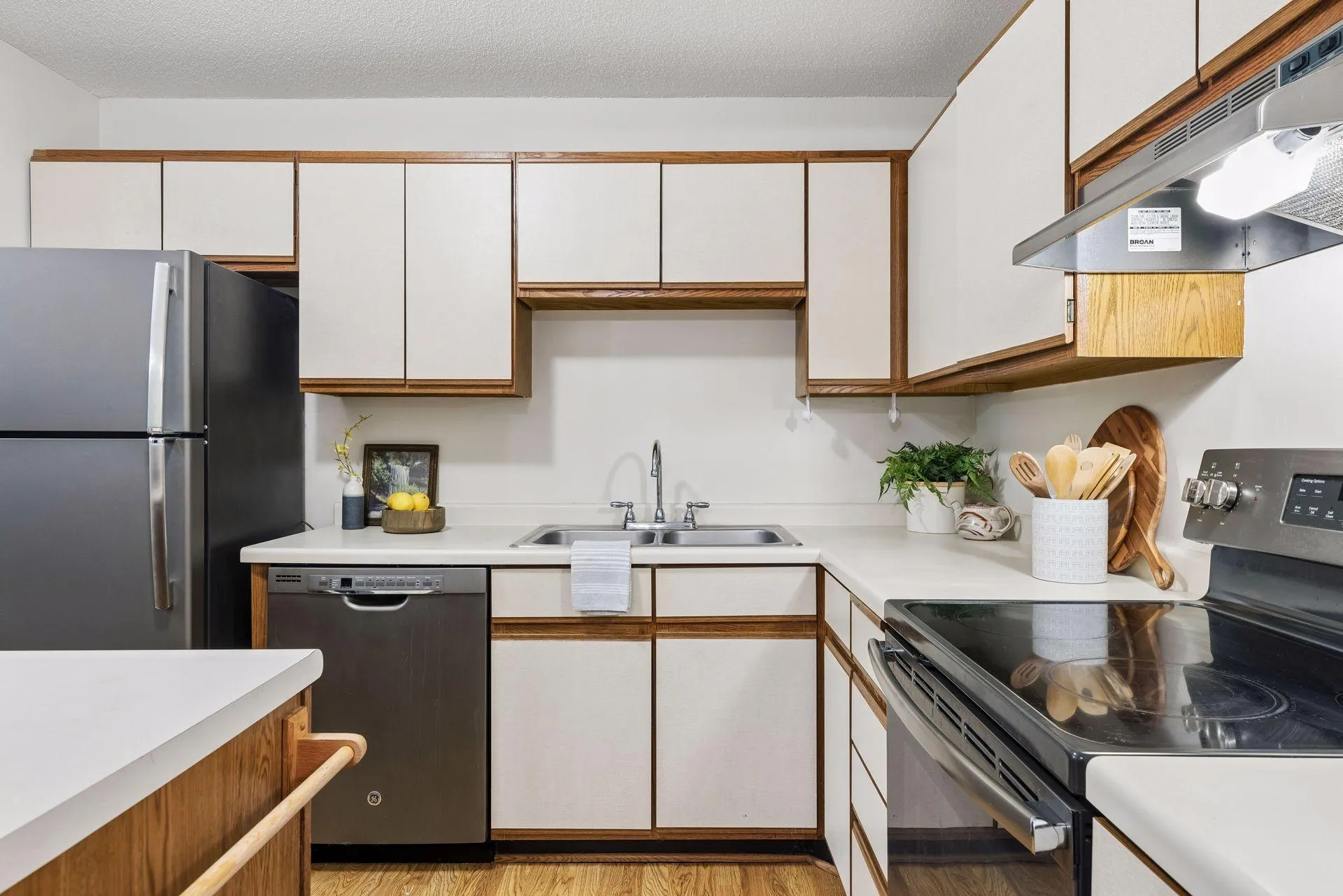 Photo 14 of 4151 Boone N Avenue Unit 106