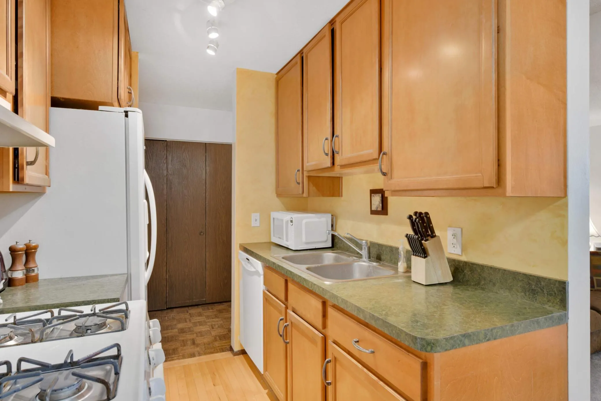 Photo 15 of 4201 Lakeside N Avenue Unit 113