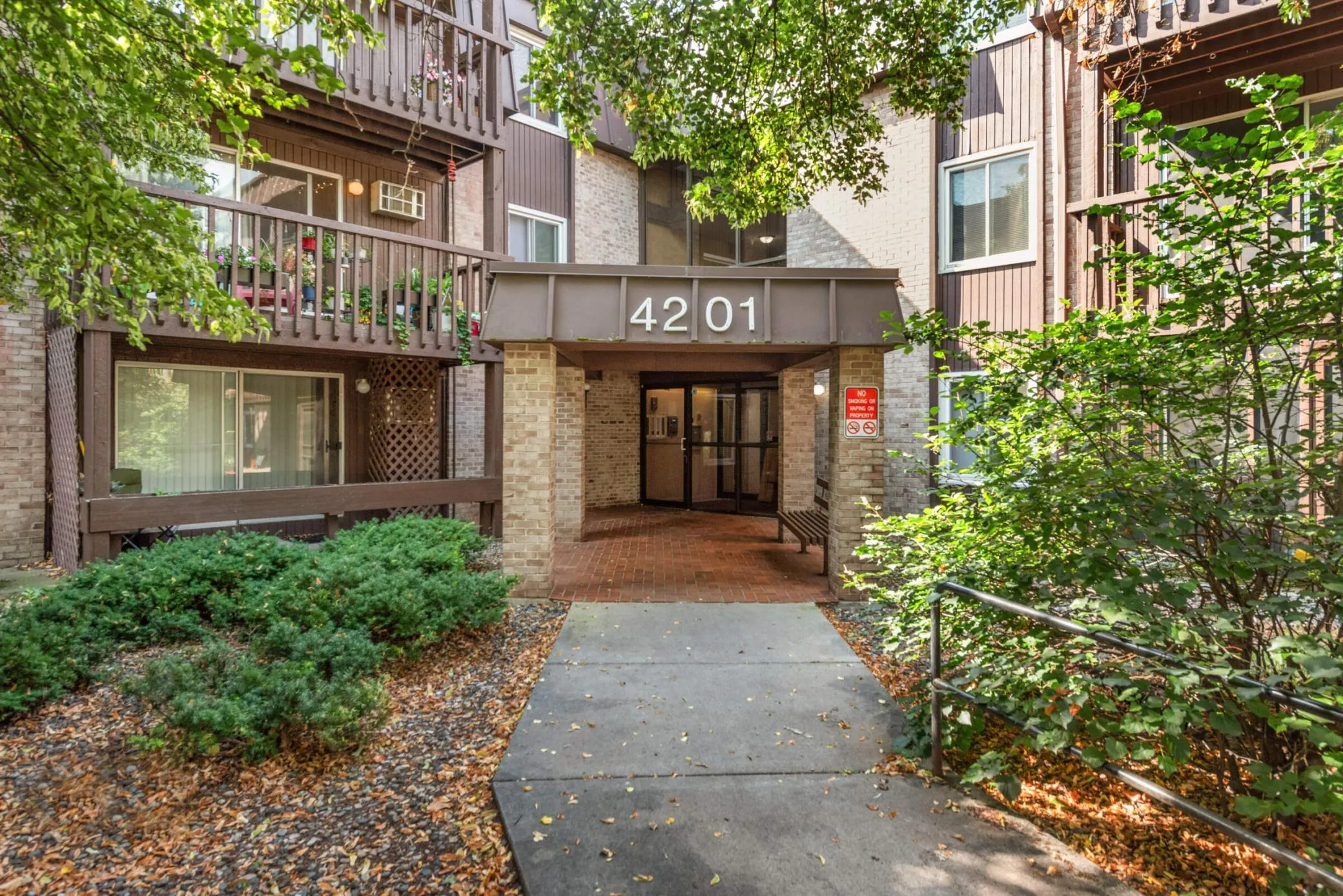 Photo 11 of 4201 Lakeside N Avenue Unit 113