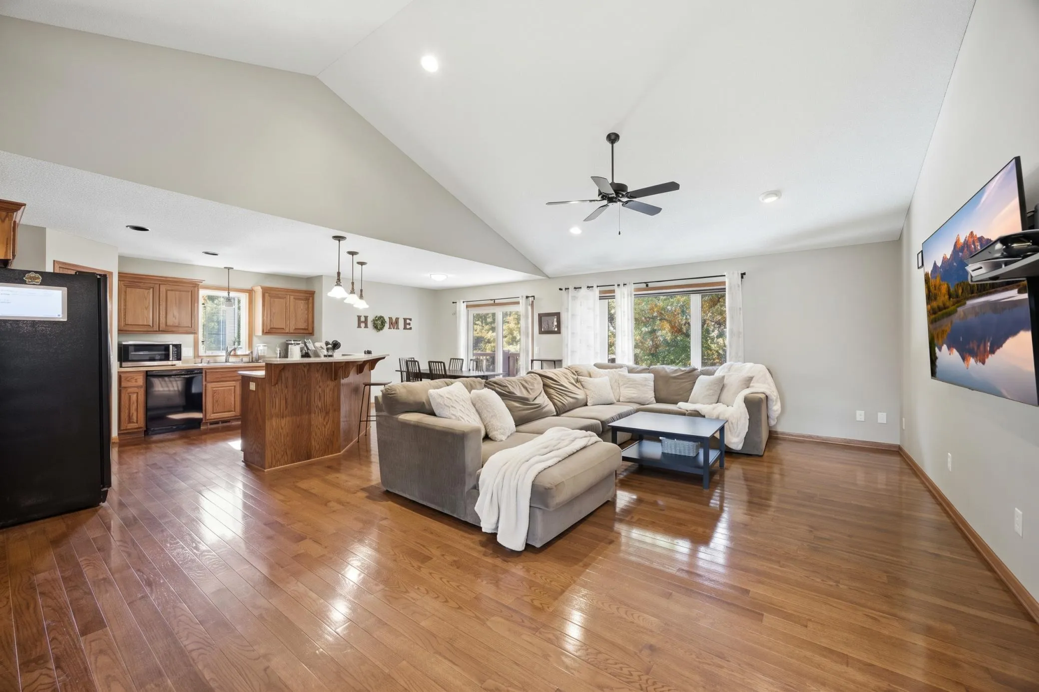 Photo 5 of 22048 Elston Avenue