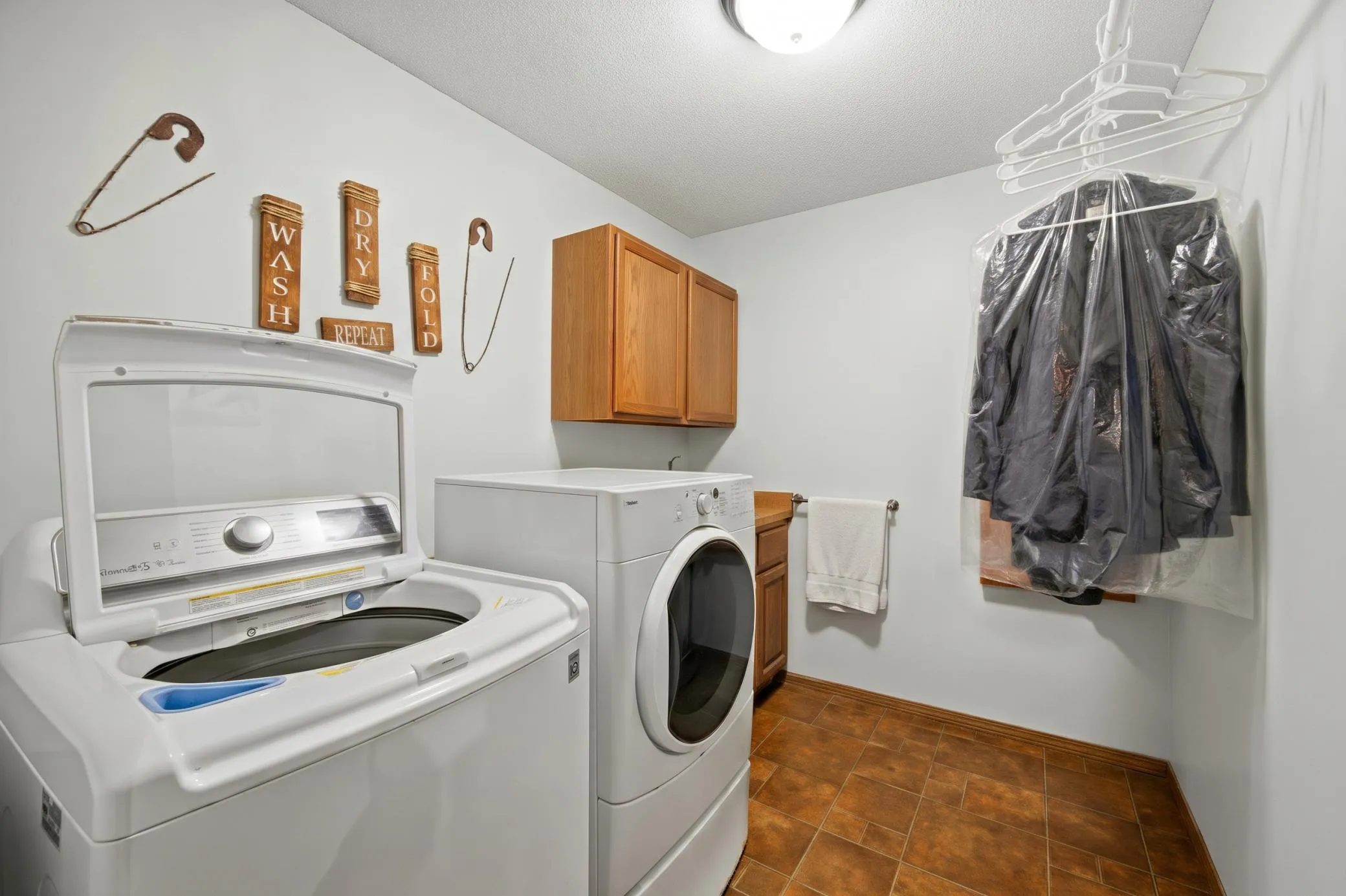 Photo 22 of 22048 Elston Avenue