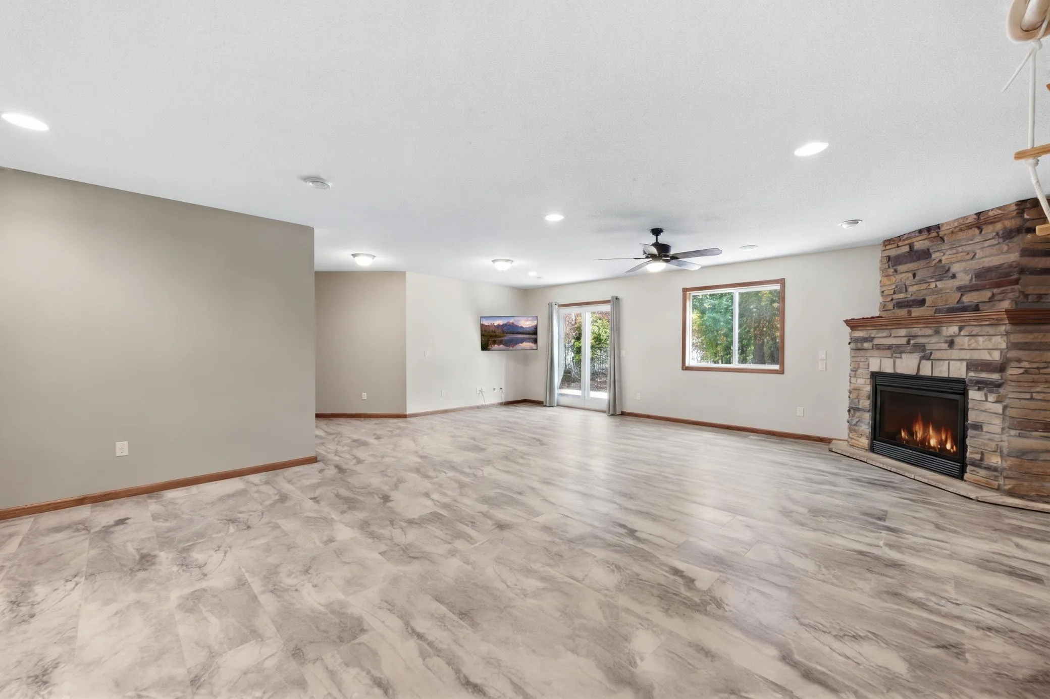 Photo 23 of 22048 Elston Avenue