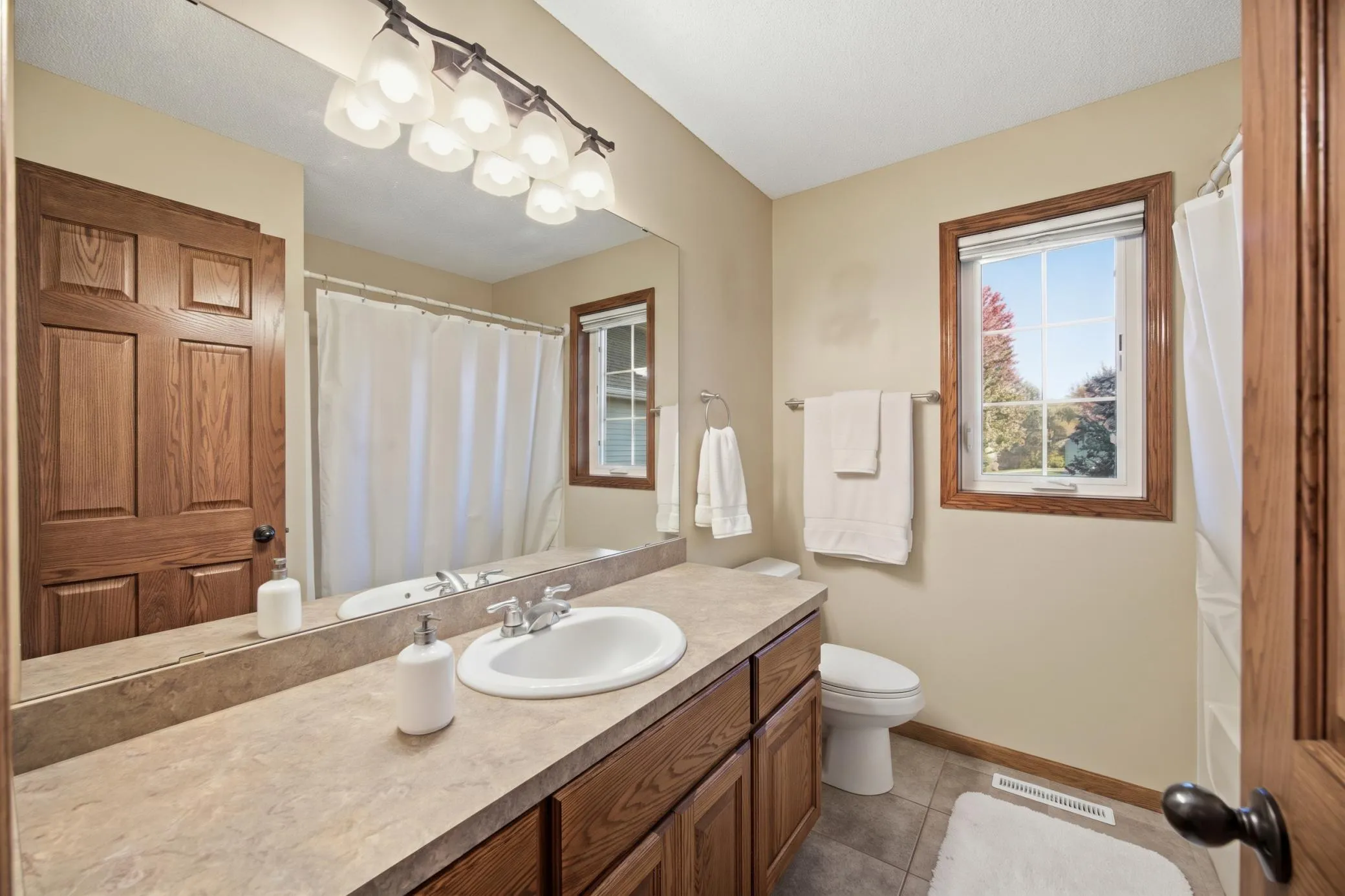 Photo 17 of 22048 Elston Avenue