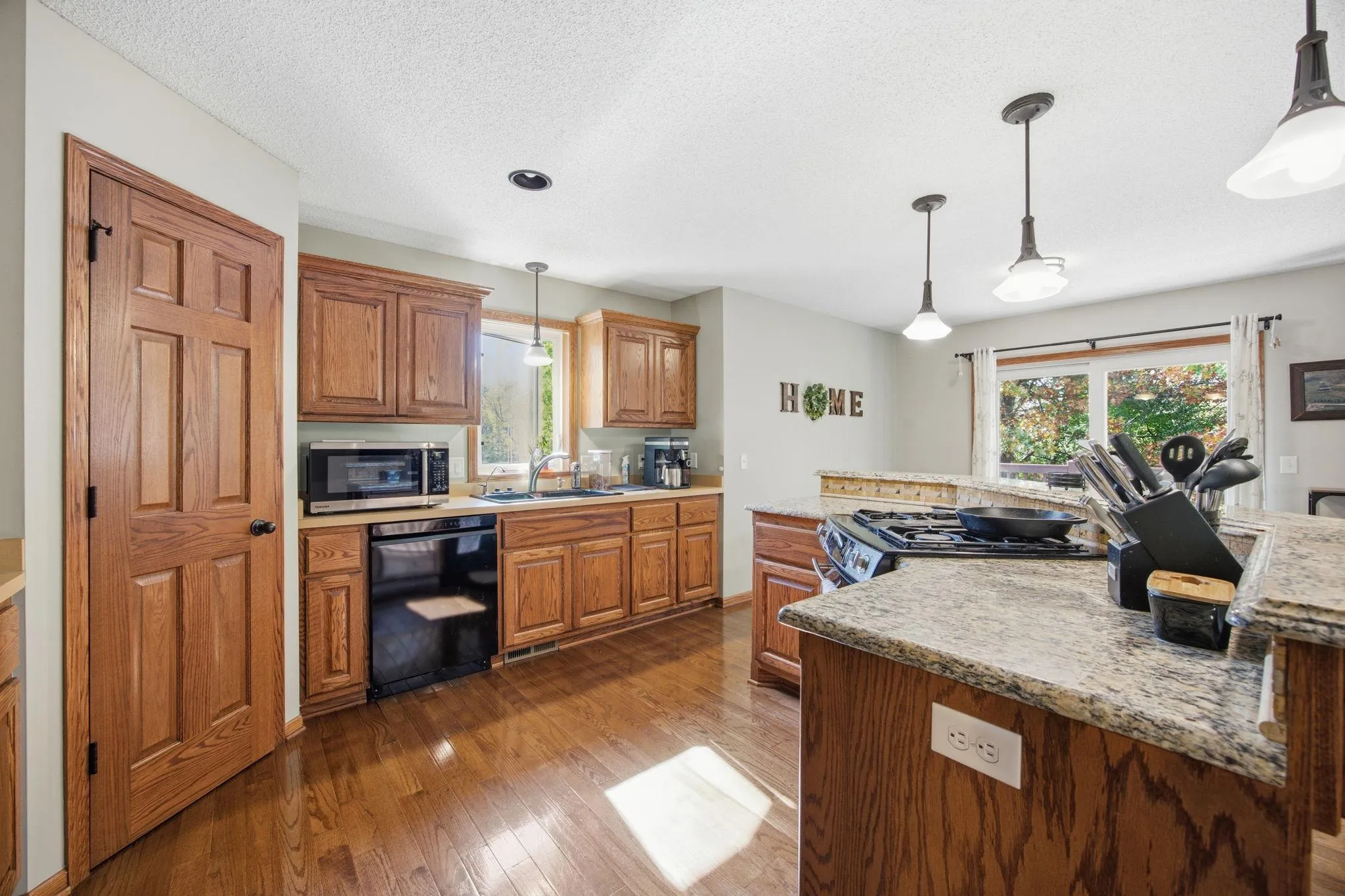 Photo 12 of 22048 Elston Avenue