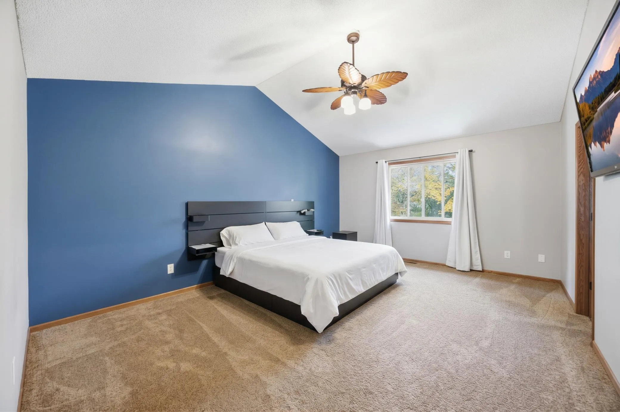 Photo 18 of 22048 Elston Avenue
