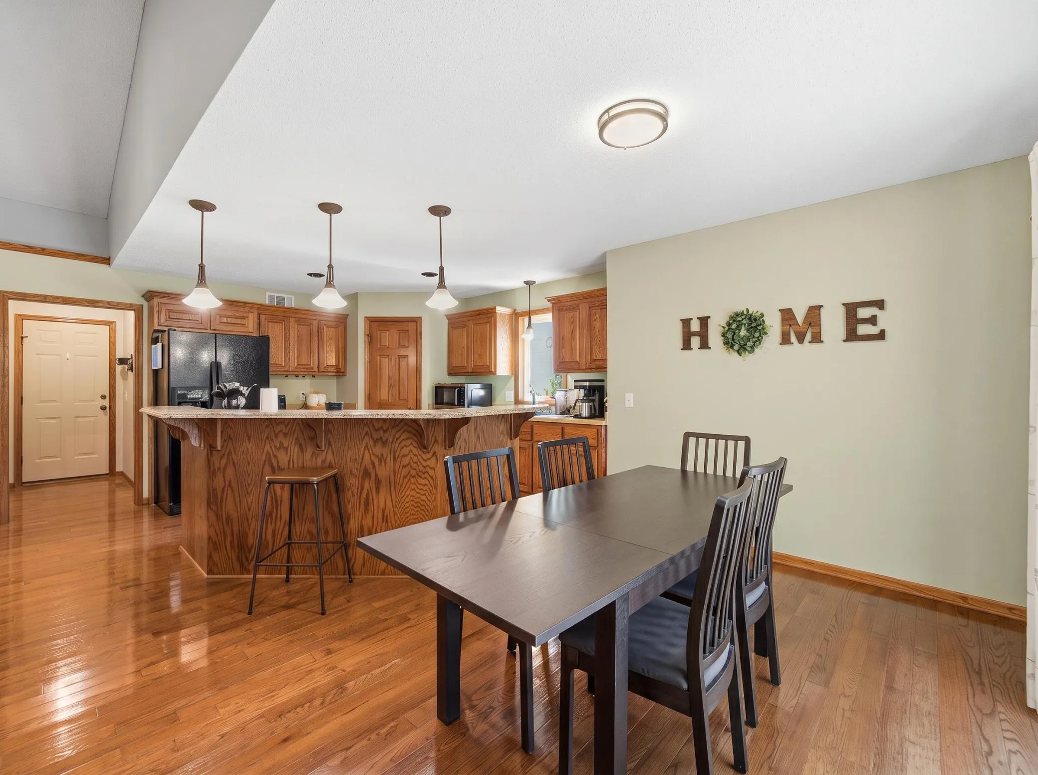 Photo 10 of 22048 Elston Avenue