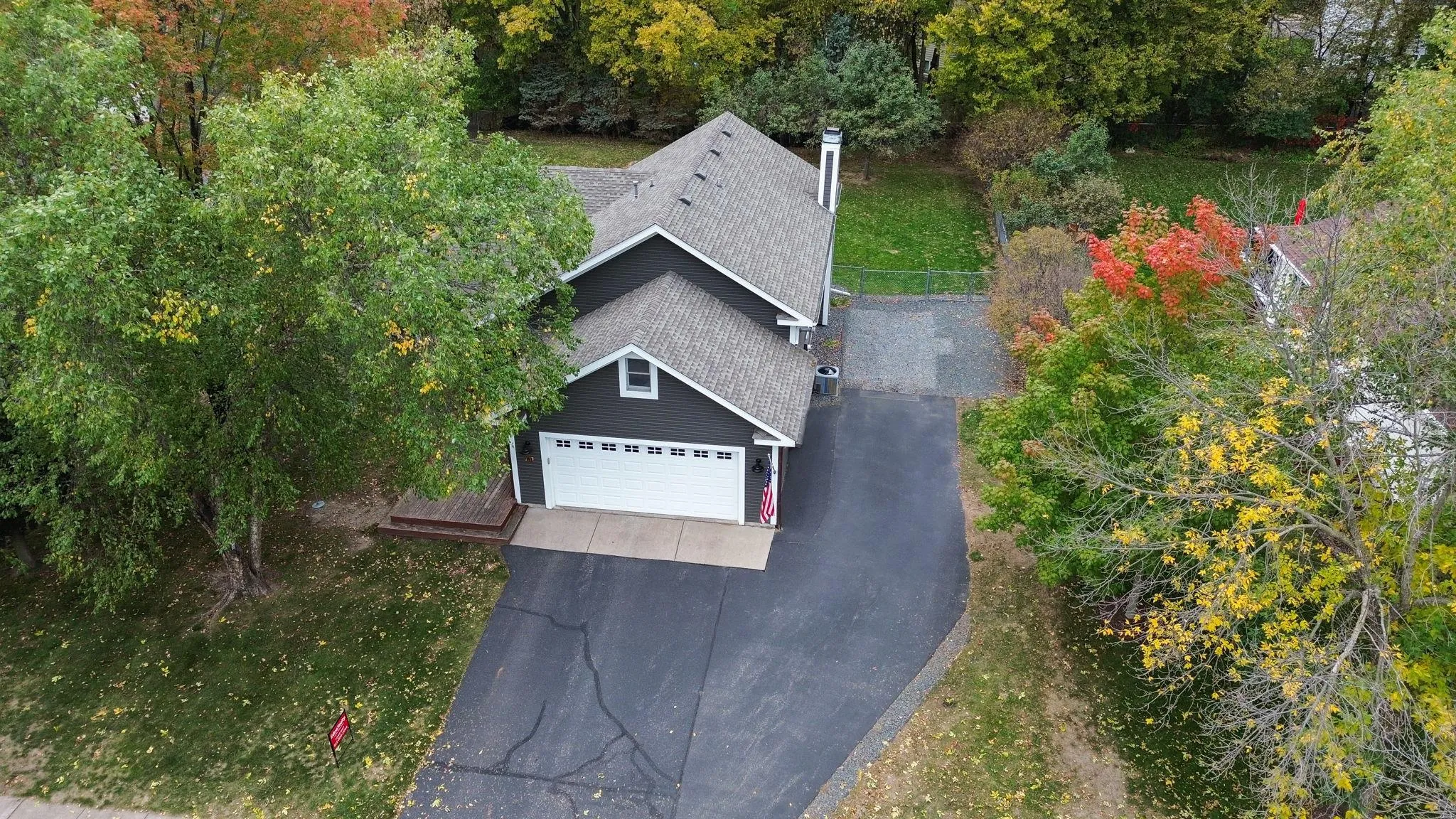 Photo 3 of 911 Grandview Drive