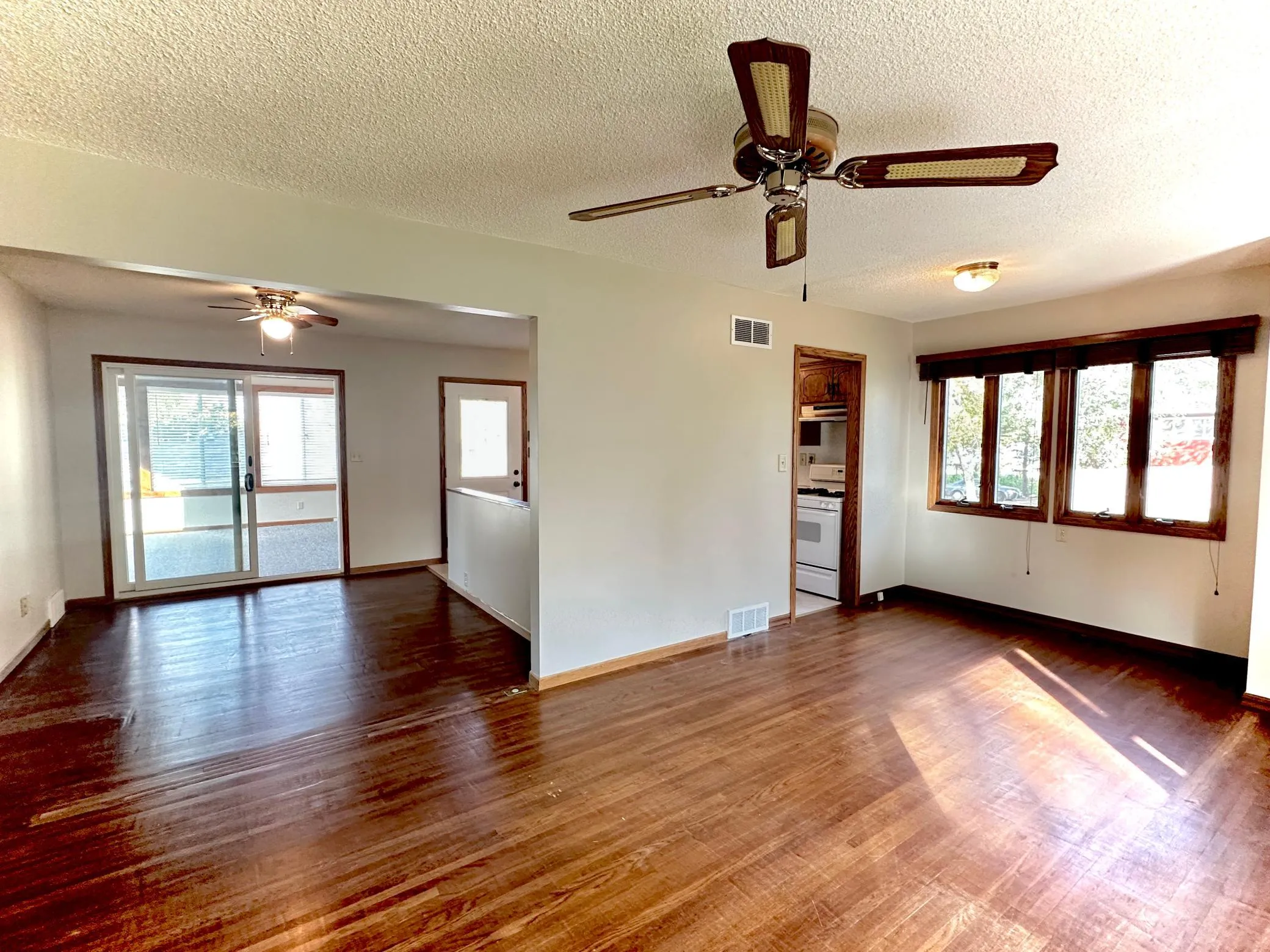 Photo 10 of 635 8th E Avenue