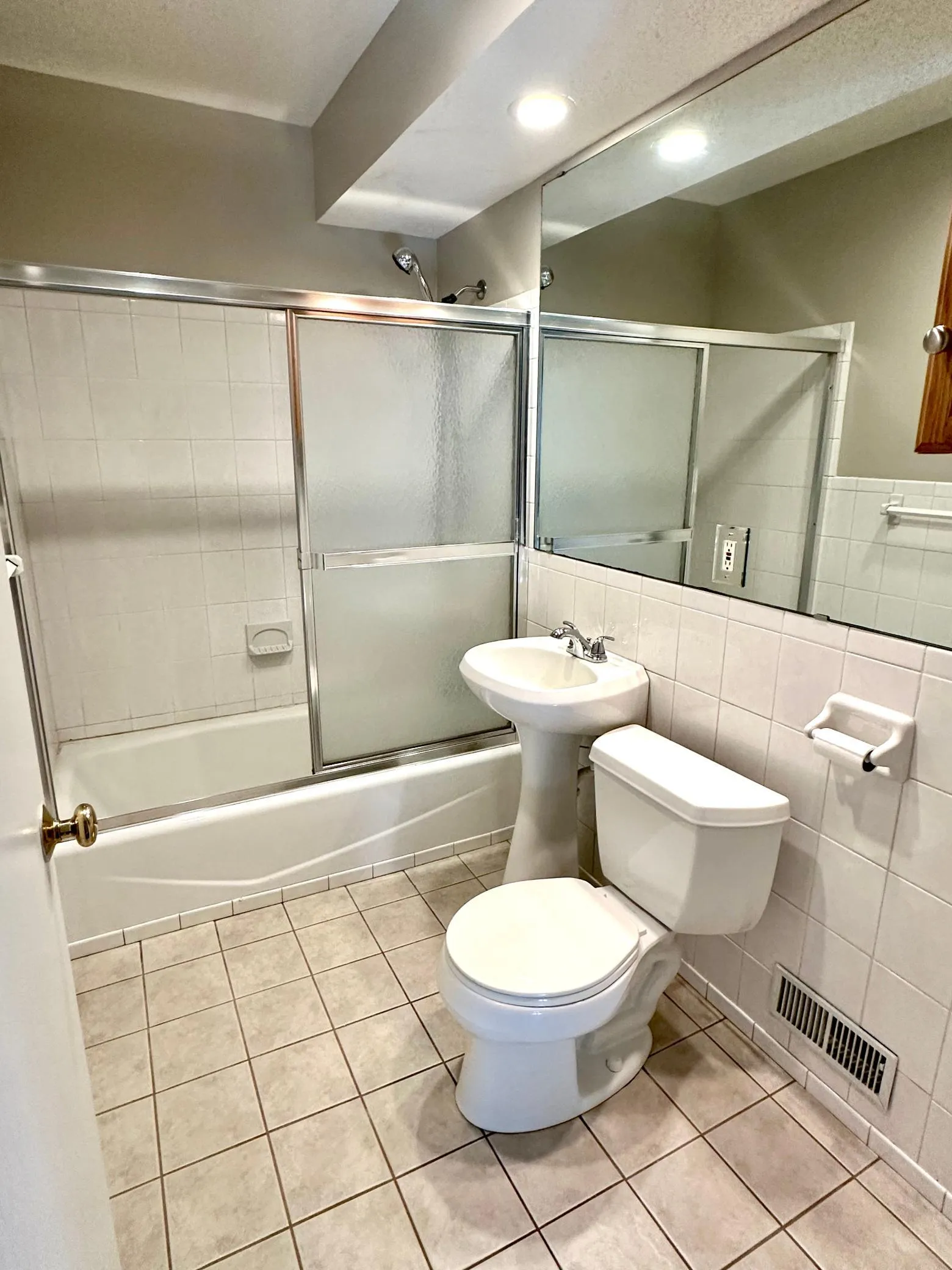 Photo 17 of 635 8th E Avenue