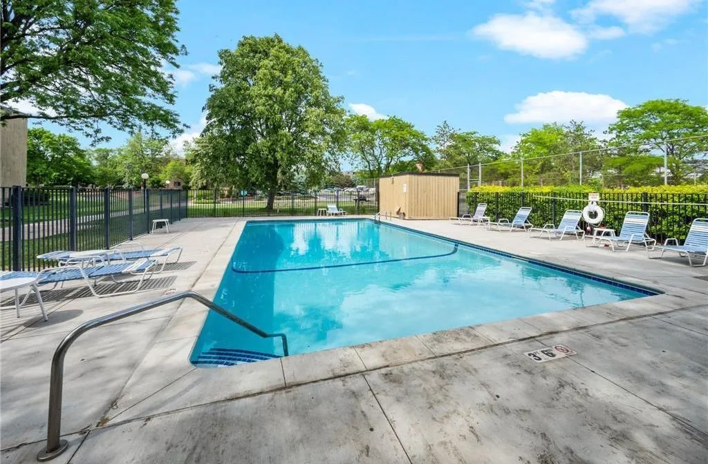 Photo 18 of 4101 Parklawn Avenue Unit 201