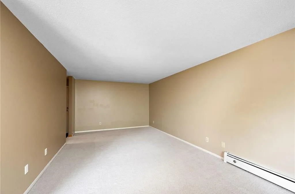 Photo 5 of 4101 Parklawn Avenue Unit 201