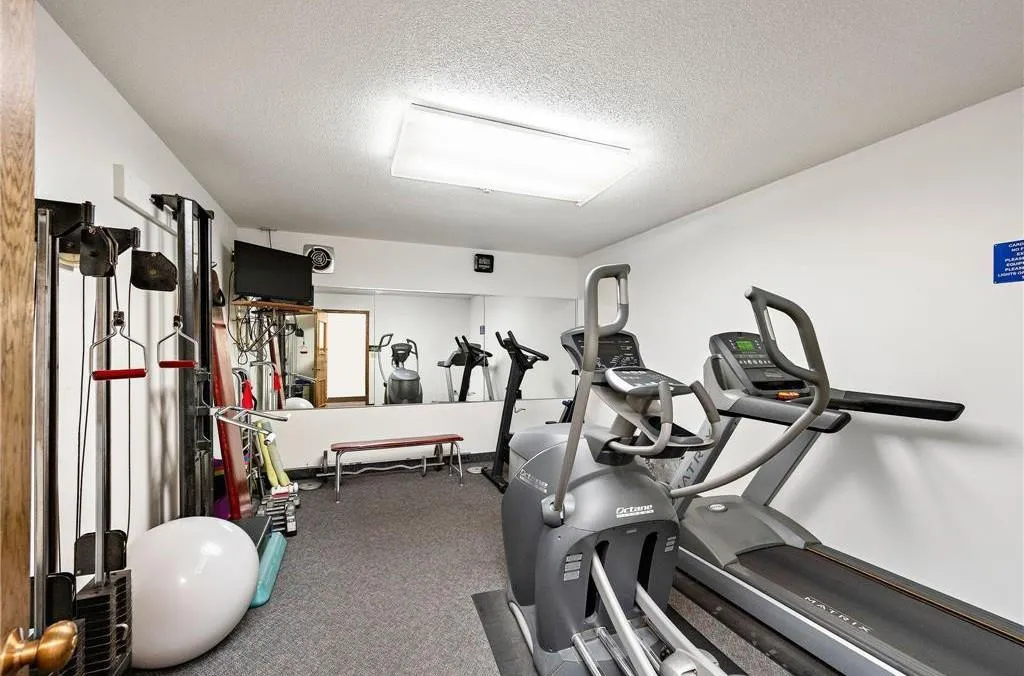 Photo 23 of 4101 Parklawn Avenue Unit 201