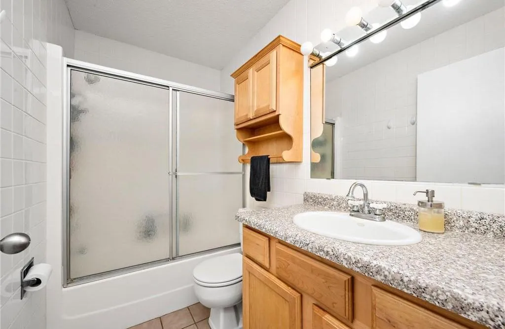 Photo 13 of 4101 Parklawn Avenue Unit 201