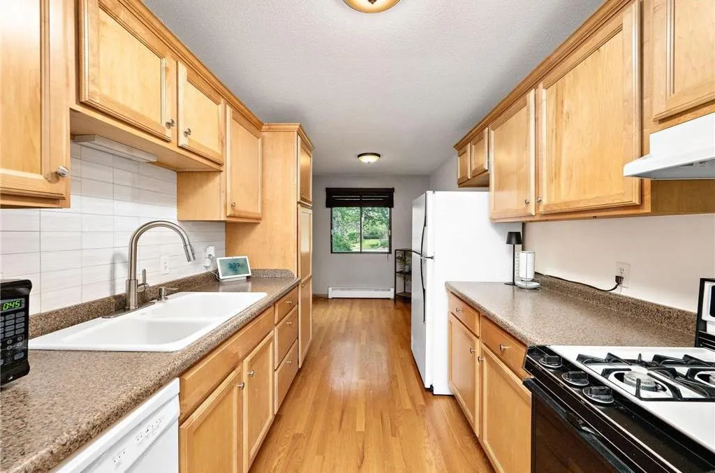 Photo 7 of 4101 Parklawn Avenue Unit 201