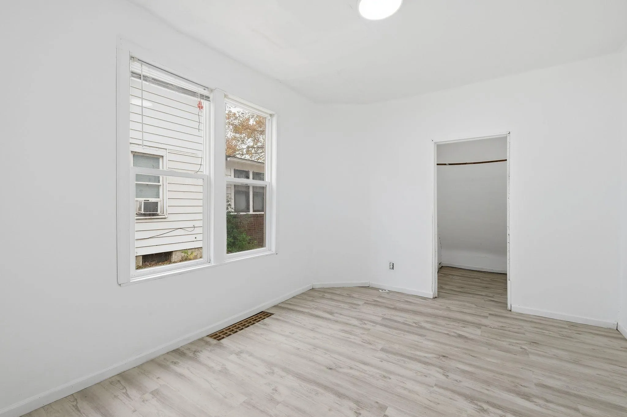 Photo 11 of 659 Edmund Avenue
