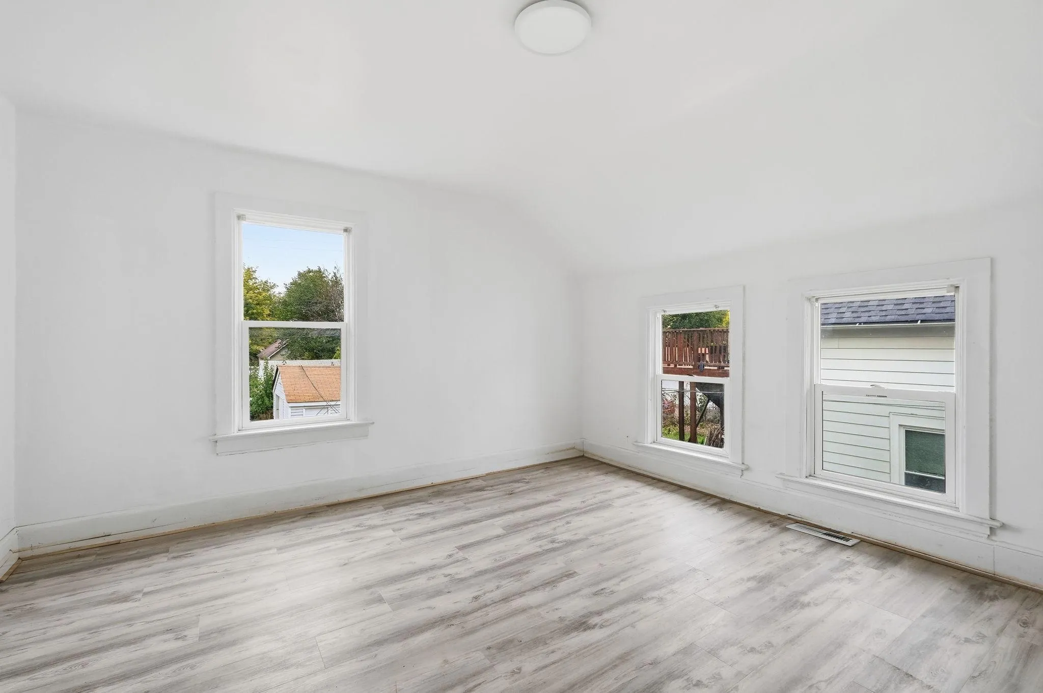 Photo 18 of 659 Edmund Avenue