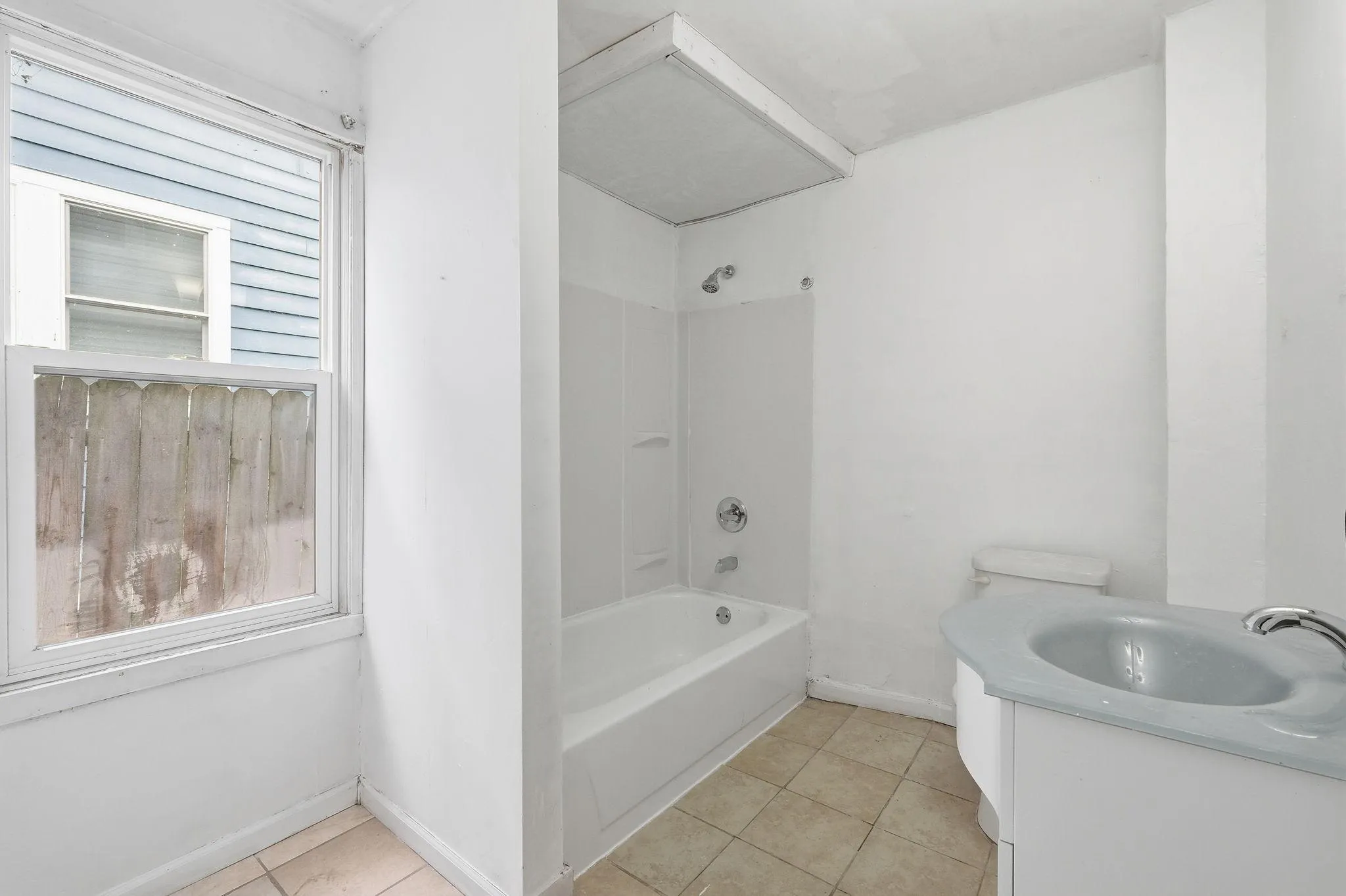 Photo 10 of 659 Edmund Avenue