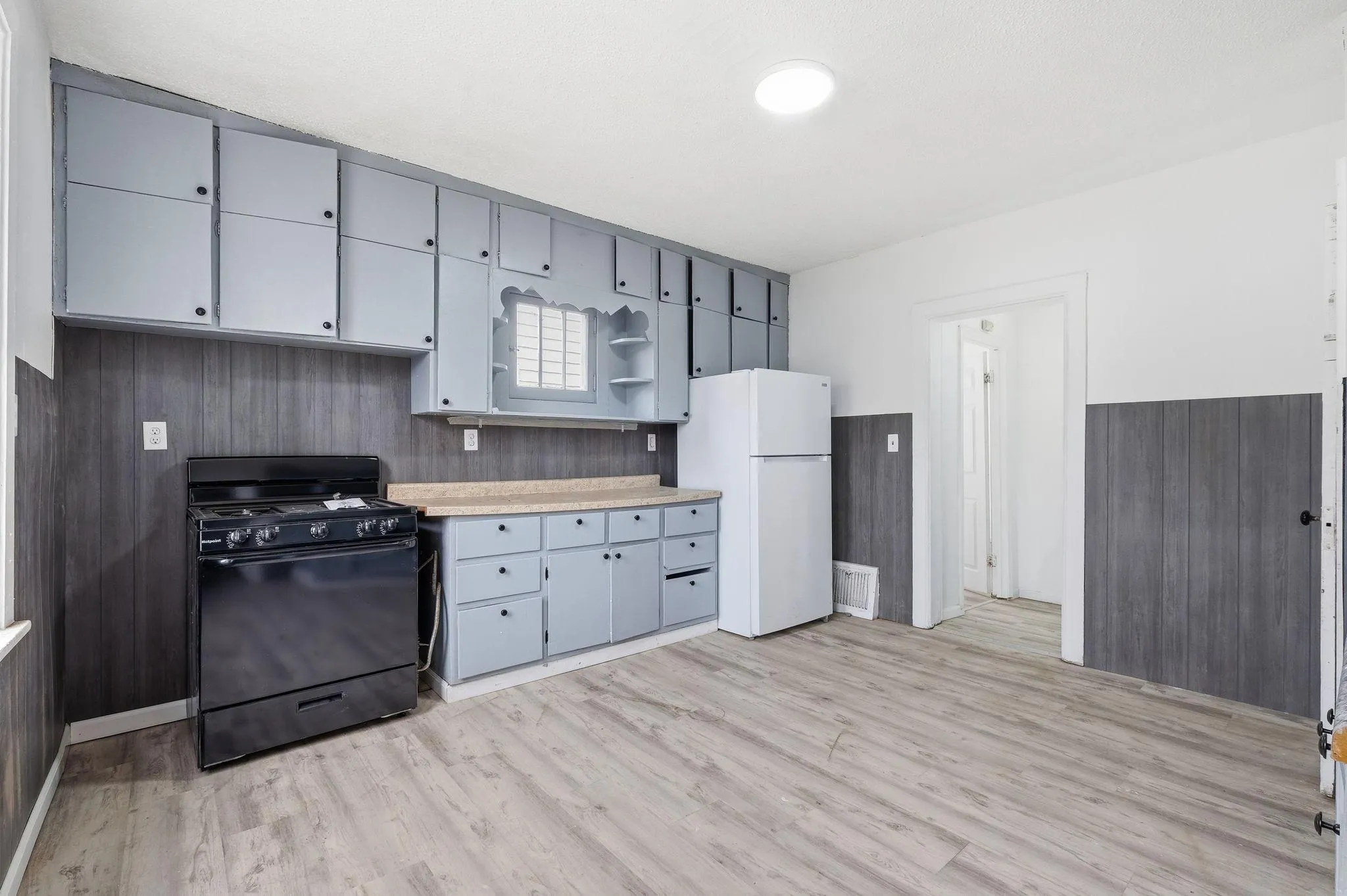 Photo 6 of 659 Edmund Avenue