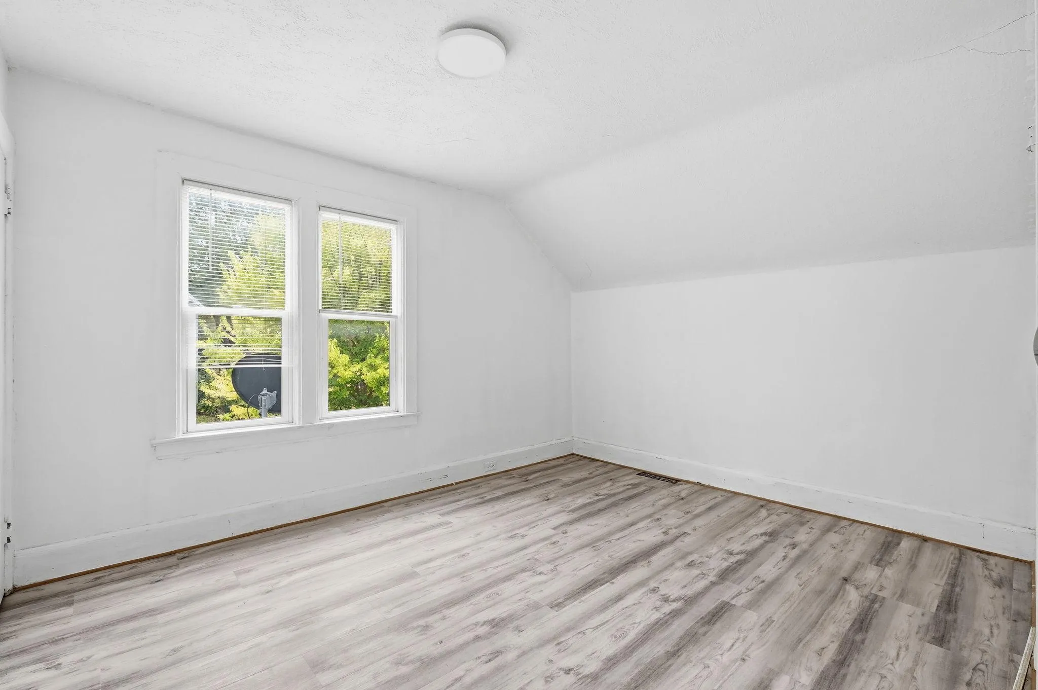Photo 13 of 659 Edmund Avenue