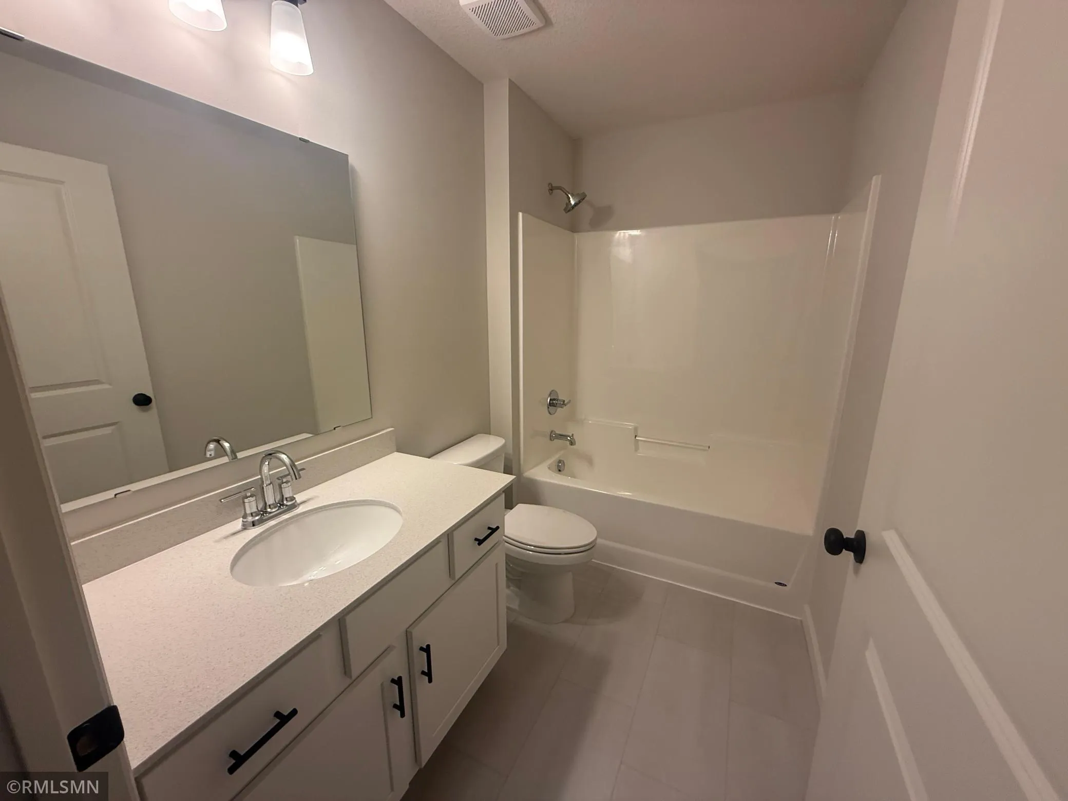 Photo 4 of 2480 Jacamar Ne Avenue