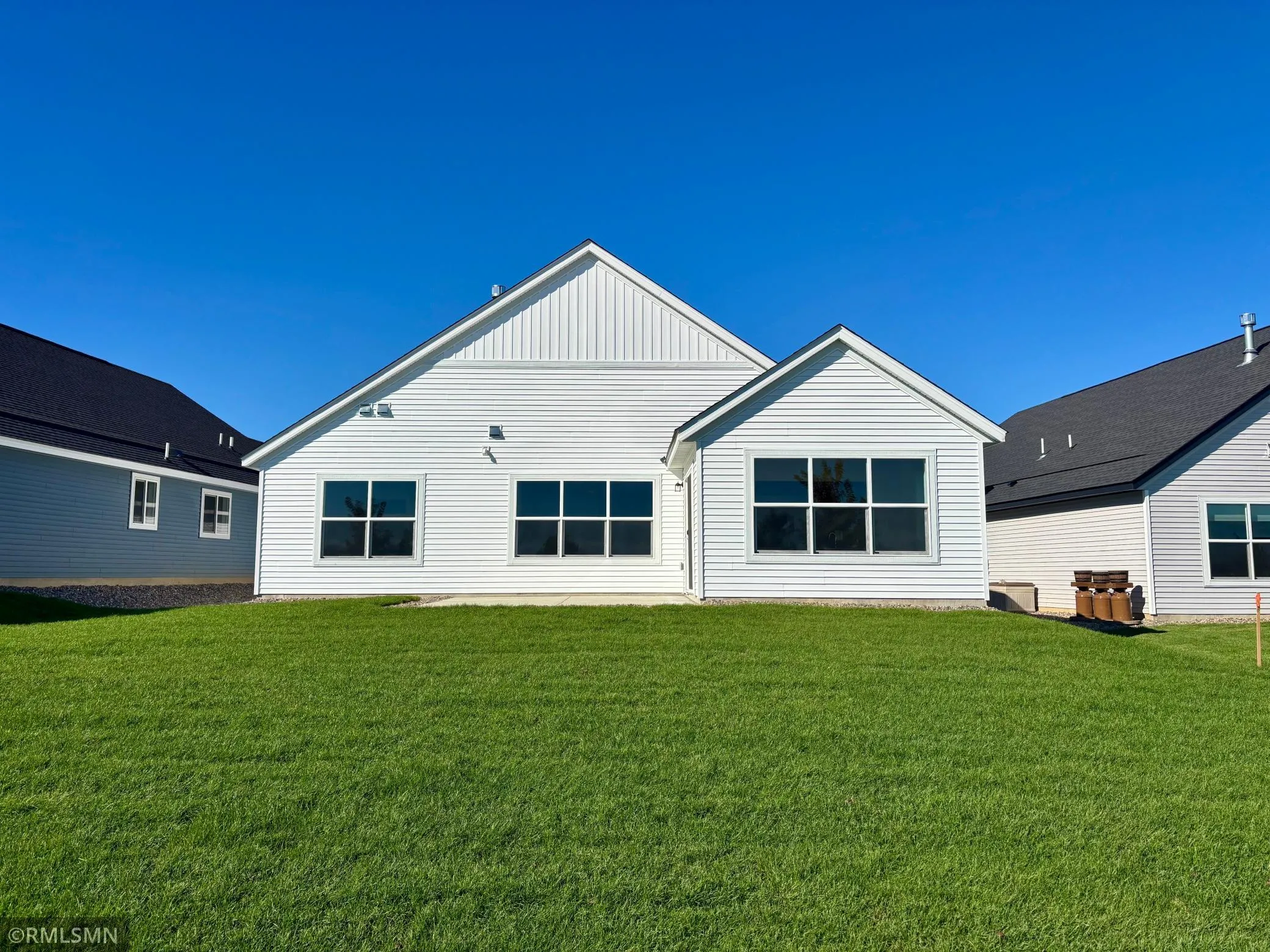 Photo 2 of 2480 Jacamar Ne Avenue