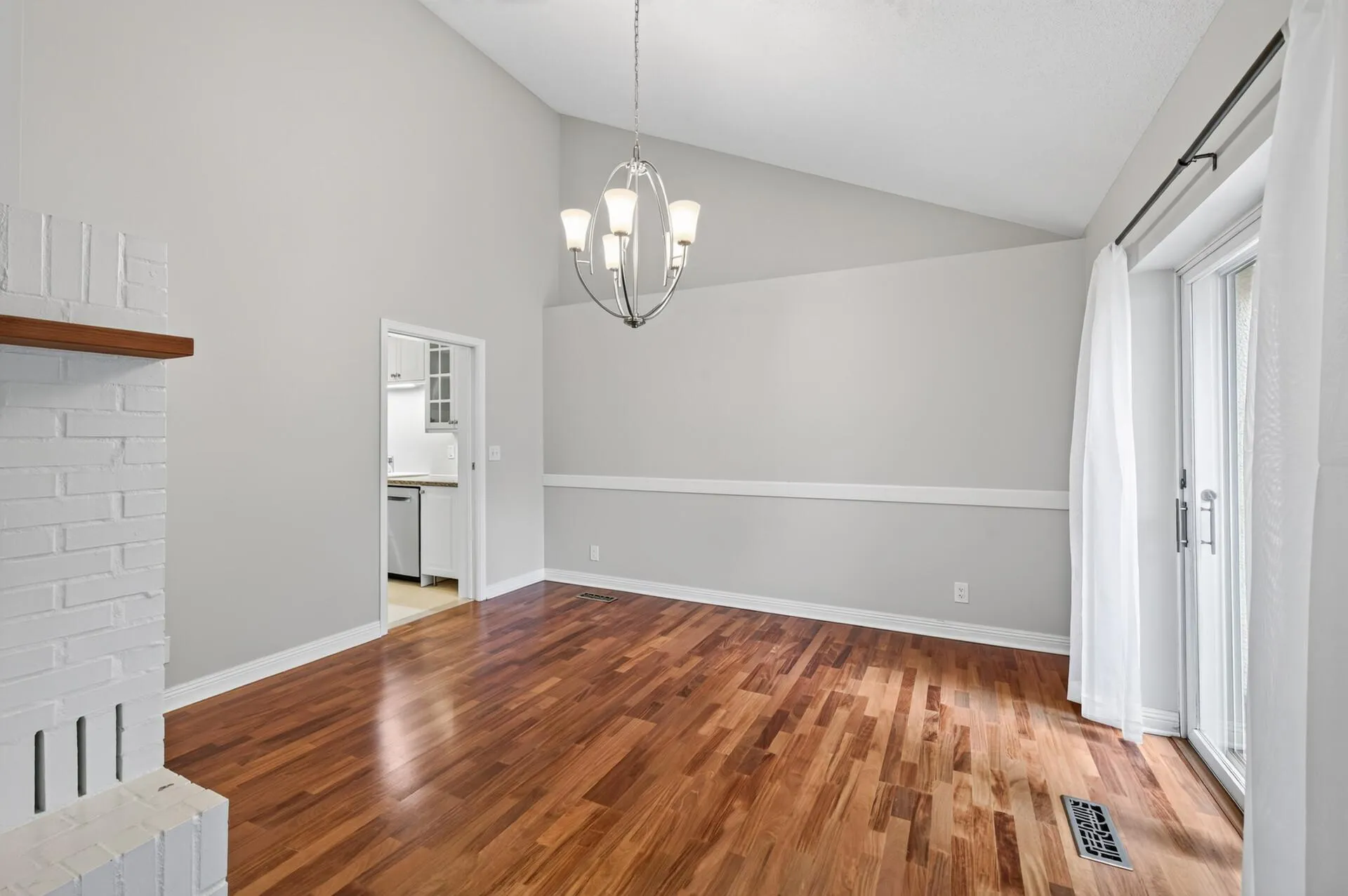 Photo 14 of 2420 Simpson Street