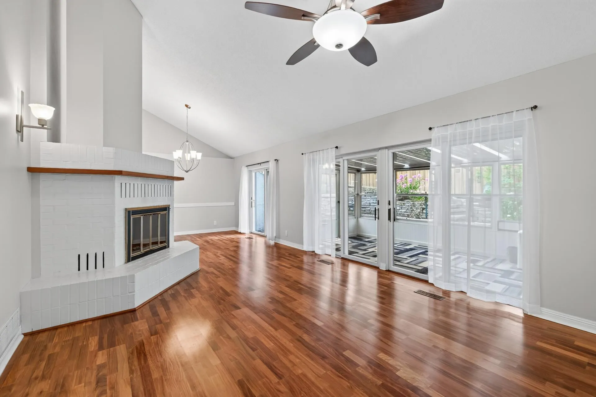 Photo 8 of 2420 Simpson Street